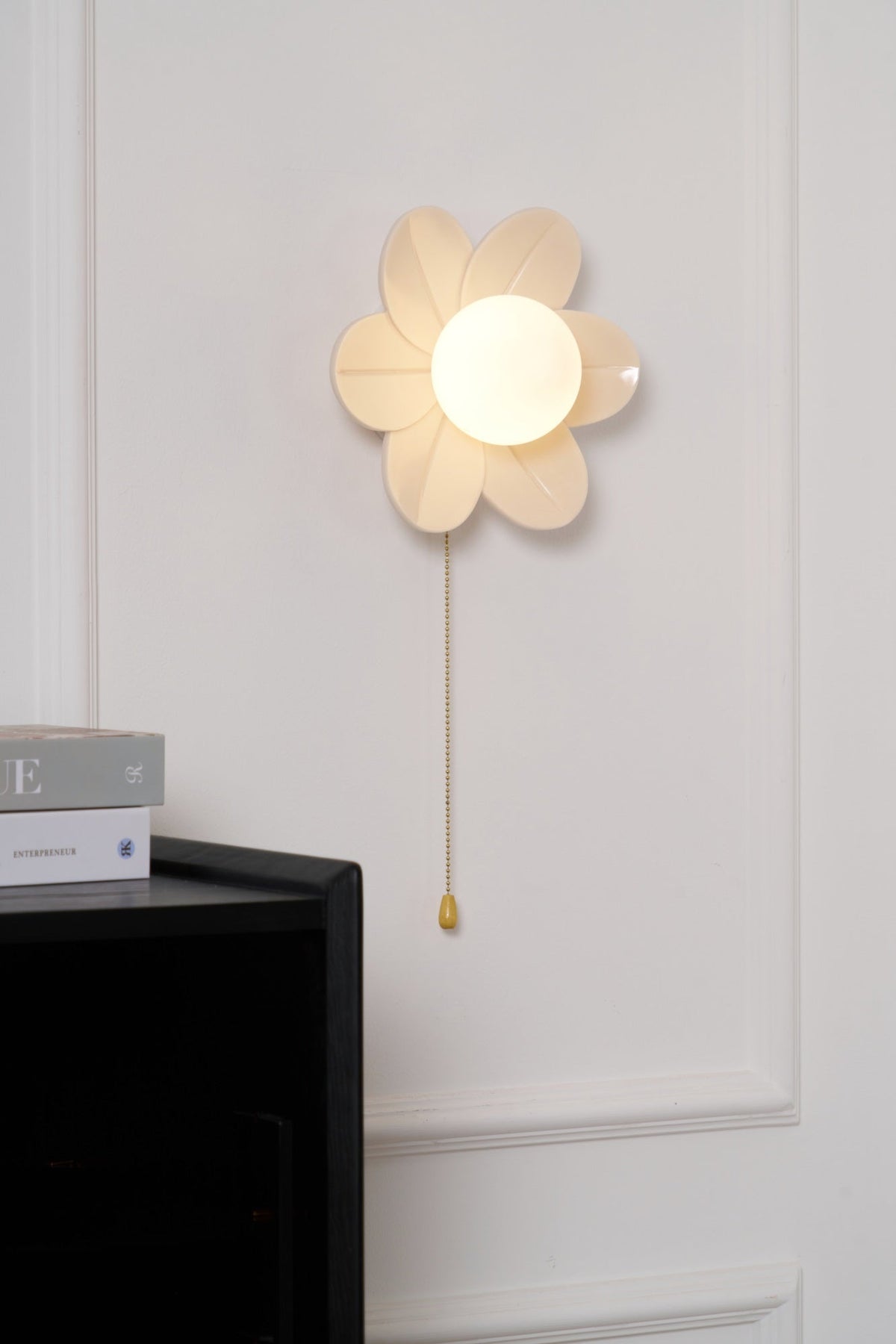 Acroma Nordic Art Flowers Resin Wall Lamp