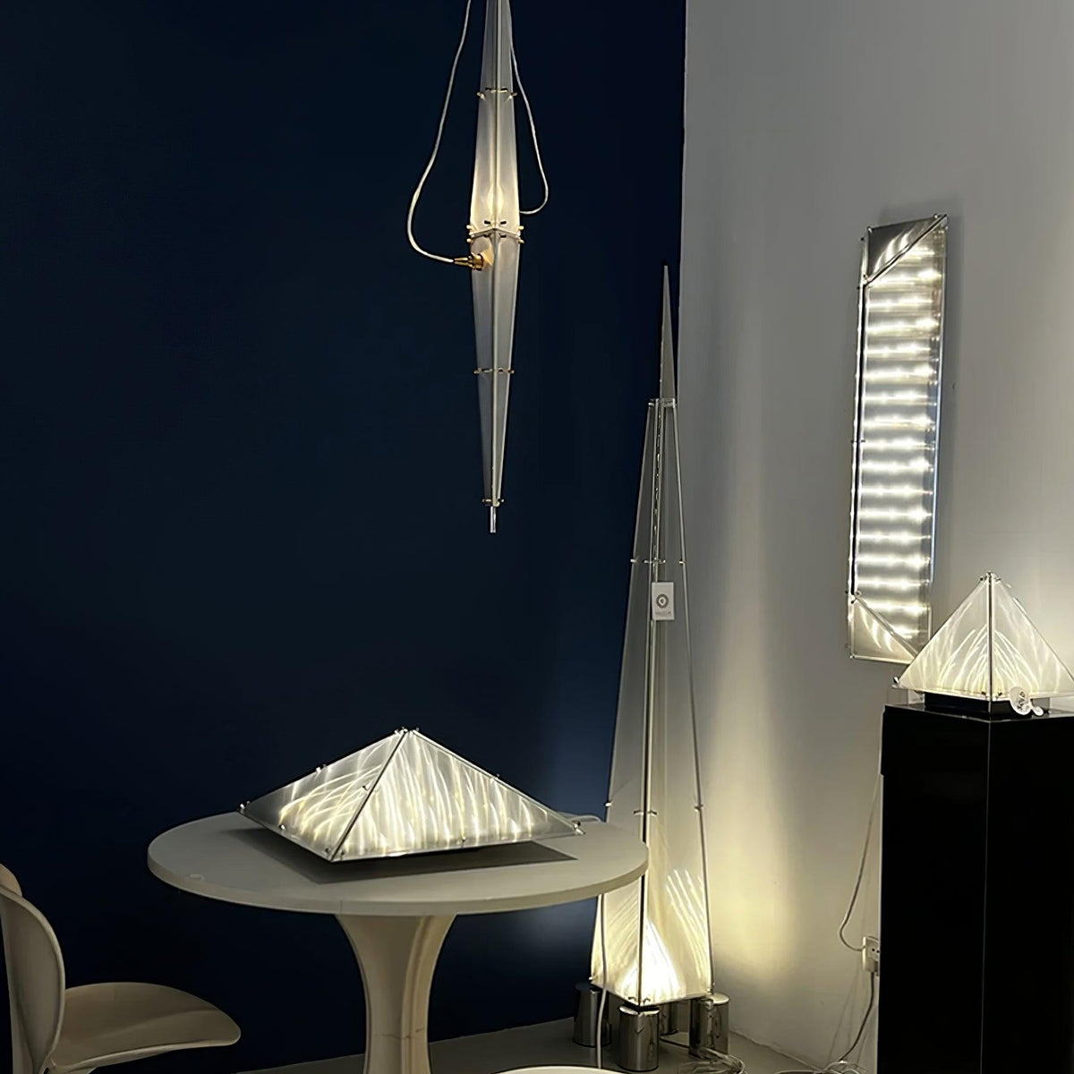 Mymiryre Pyramid Glass Table Lamp
