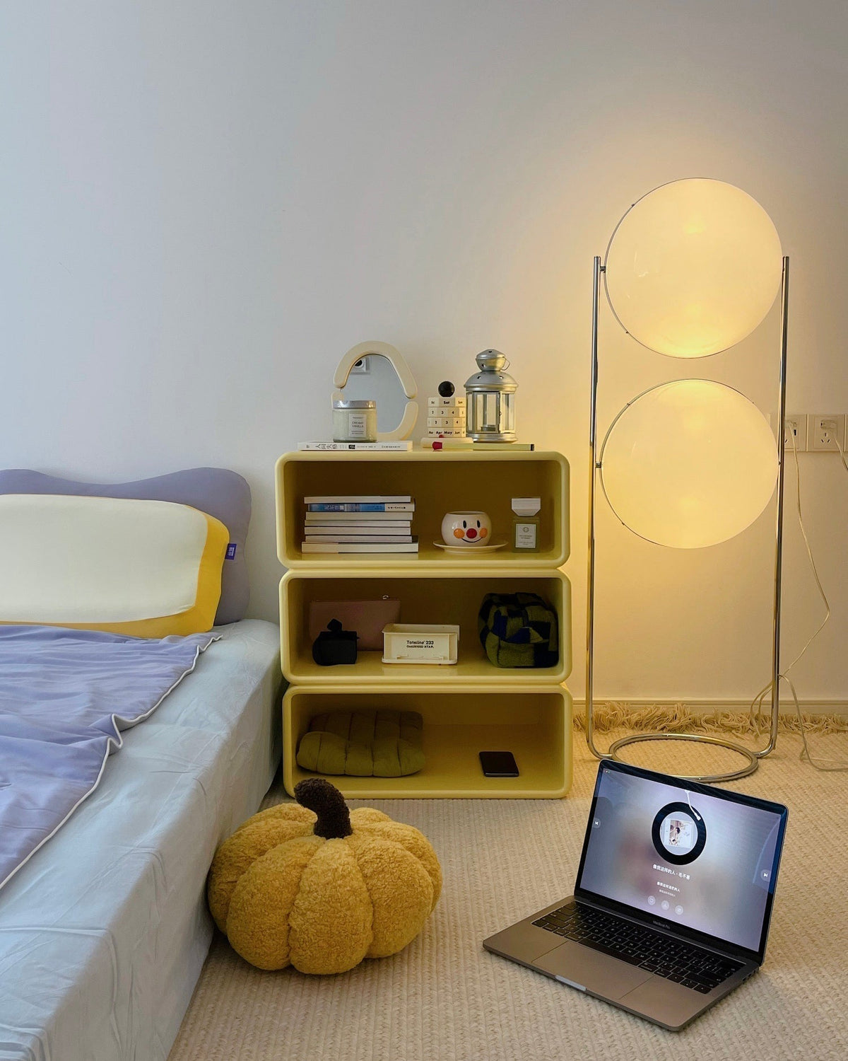 Sorarielle Floor Lamp