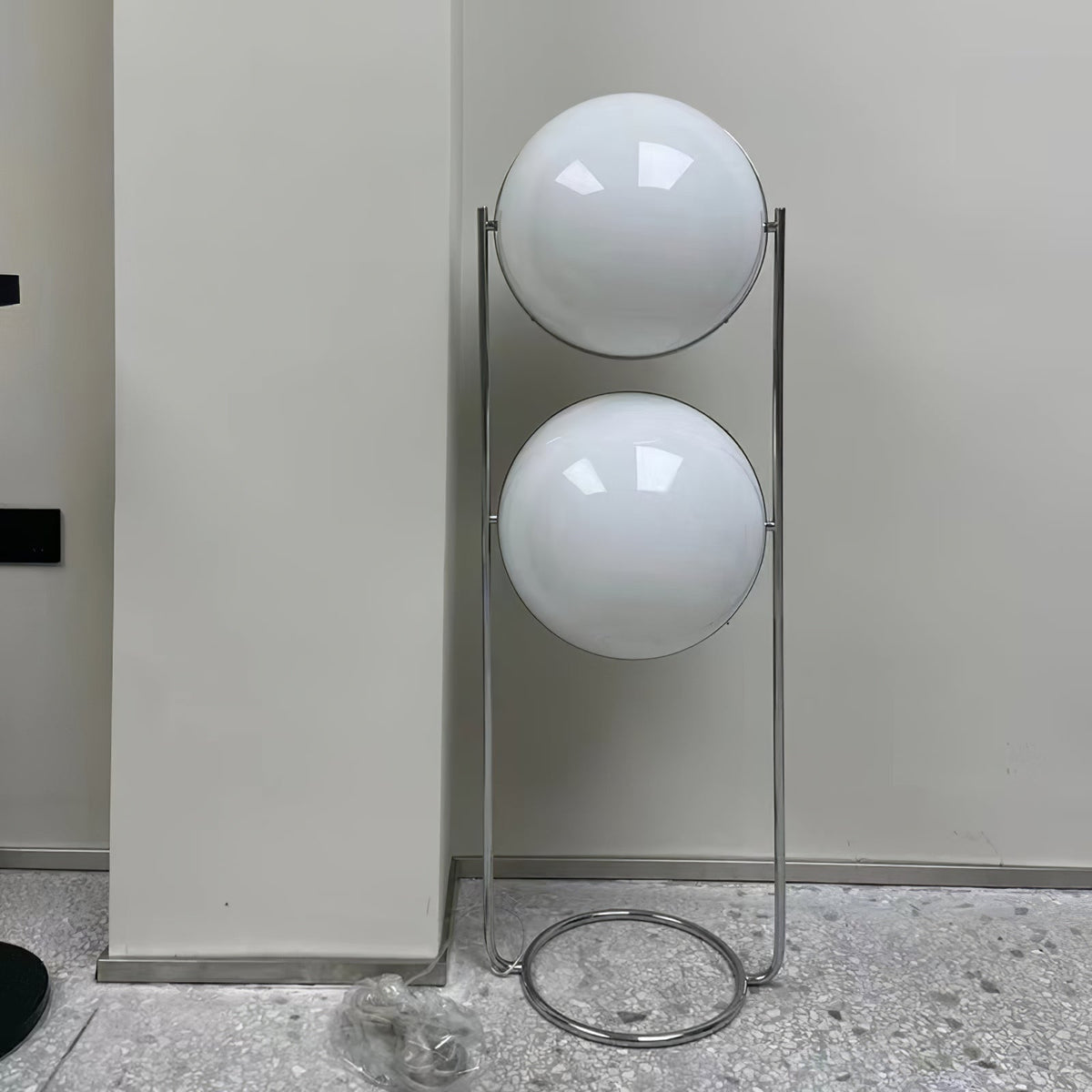 Sorarielle Floor Lamp