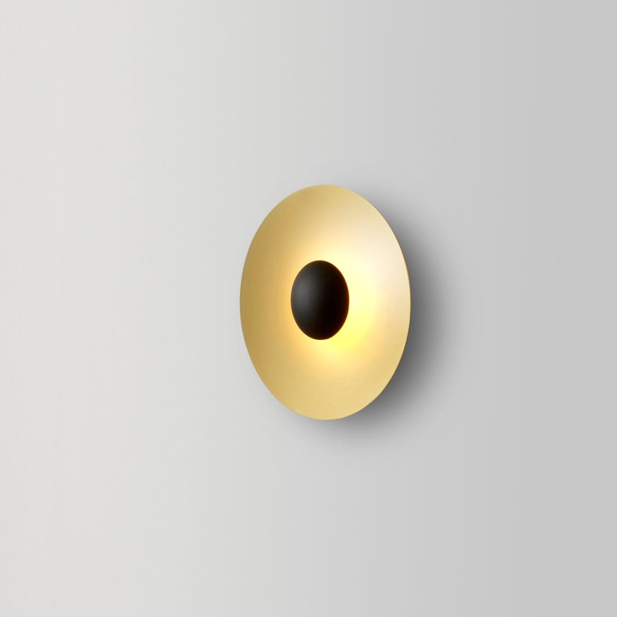 Ginger Modern Minimalist Round Wall Lamp