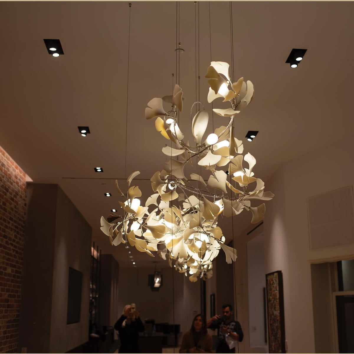 Ceroraine Chandelier Gingko A Porcelain LED Modern