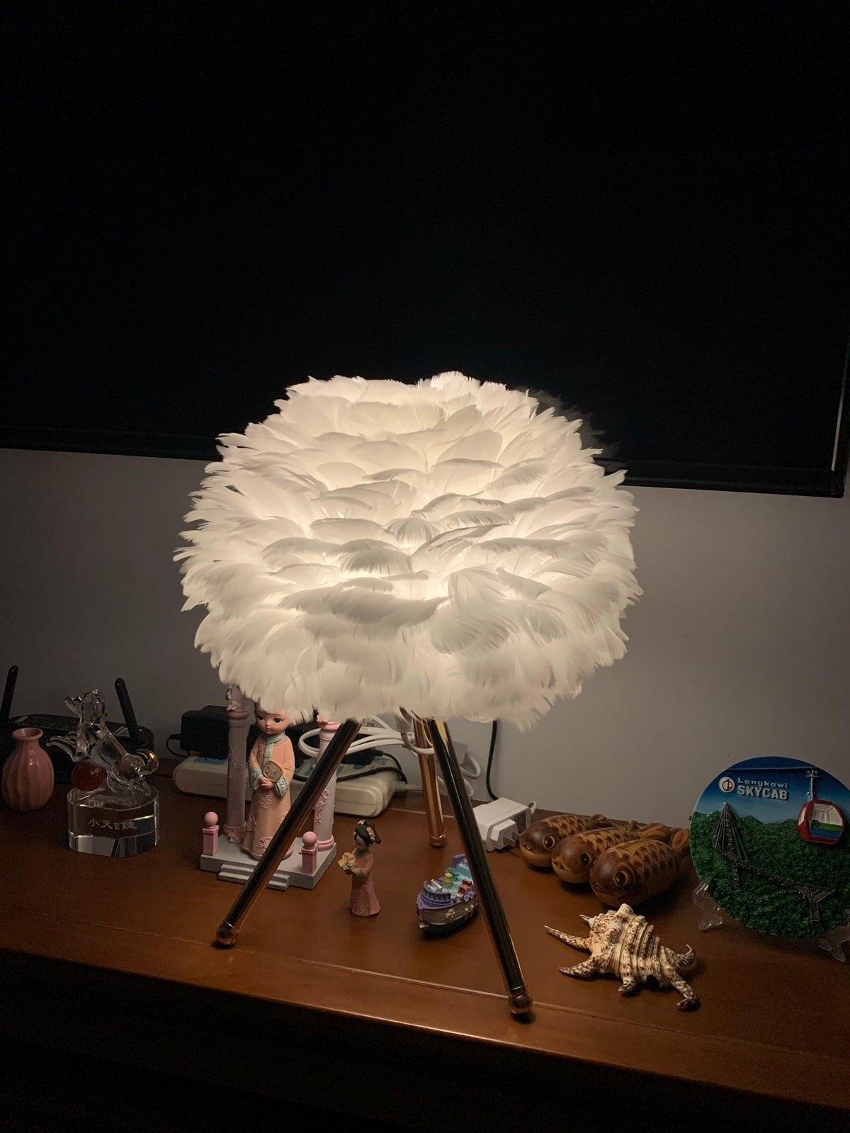Nilo Feather Feminine Table Lamp