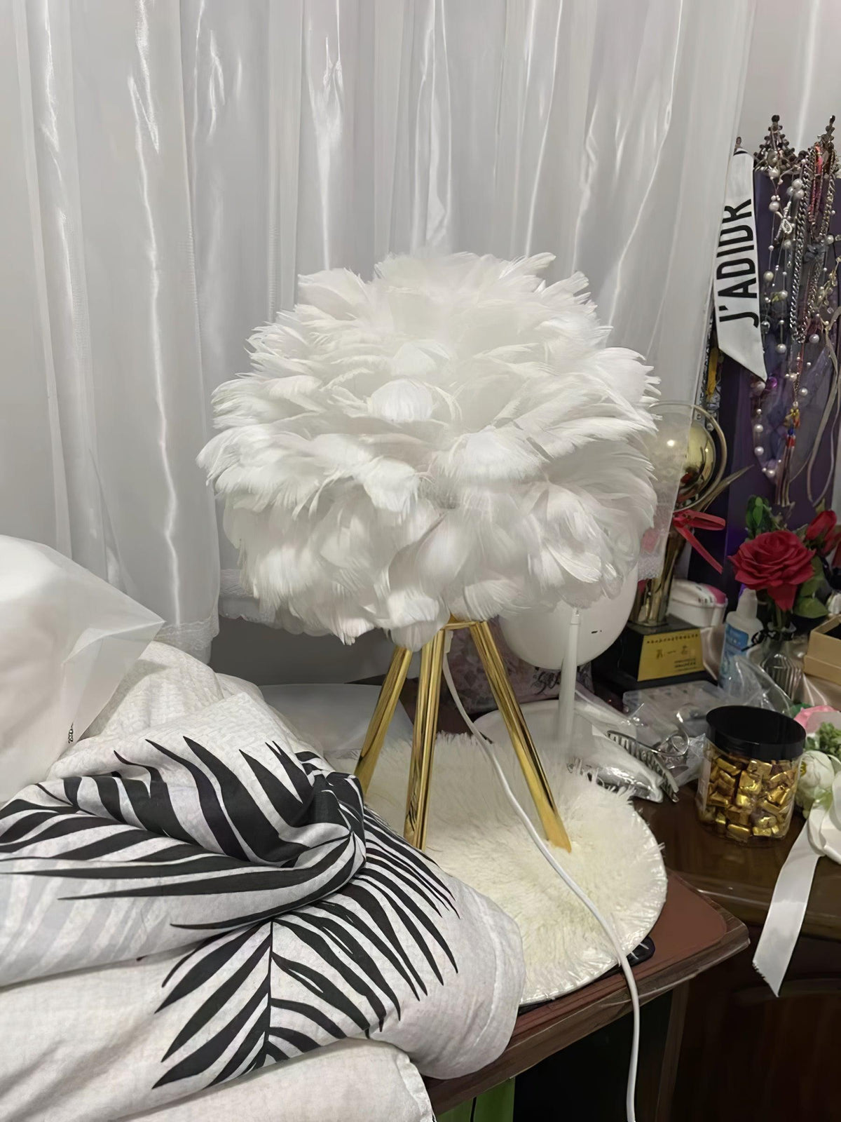 Nilo Feather Feminine Table Lamp