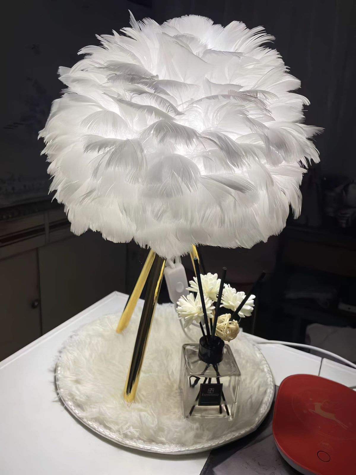 Nilo Feather Feminine Table Lamp