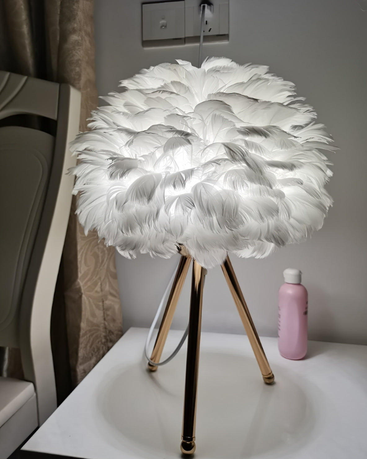 Nilo Feather Feminine Table Lamp