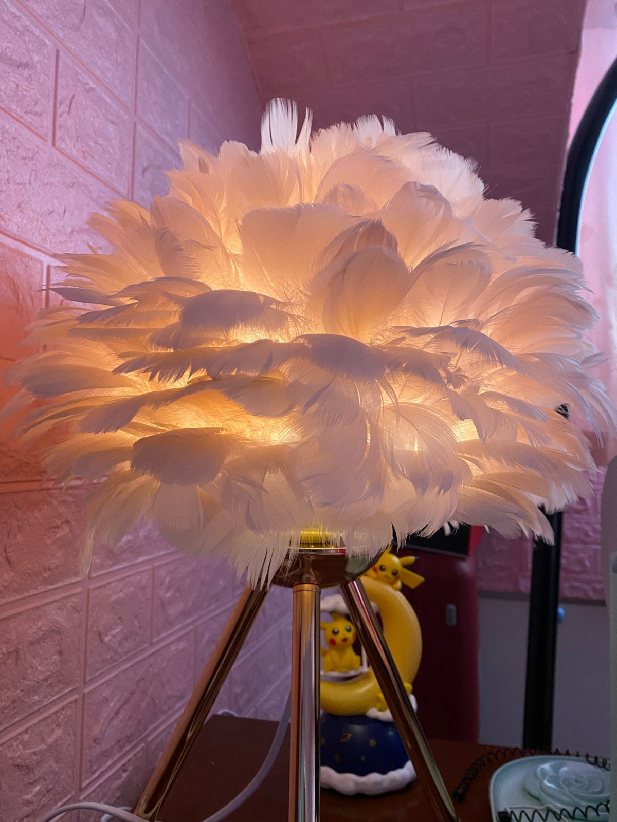Nilo Feather Feminine Table Lamp