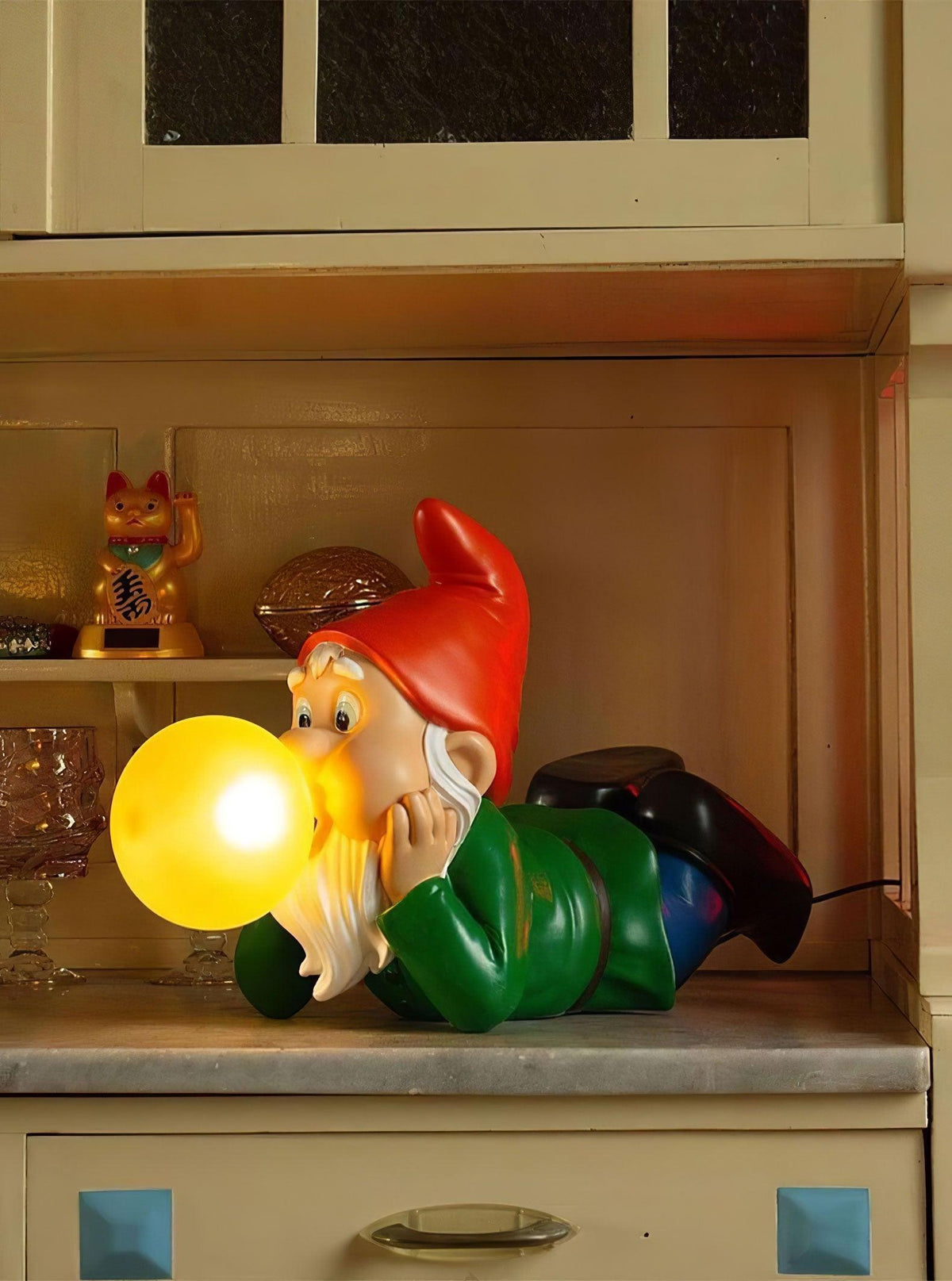 Brisa Resin Playful Table Lamp