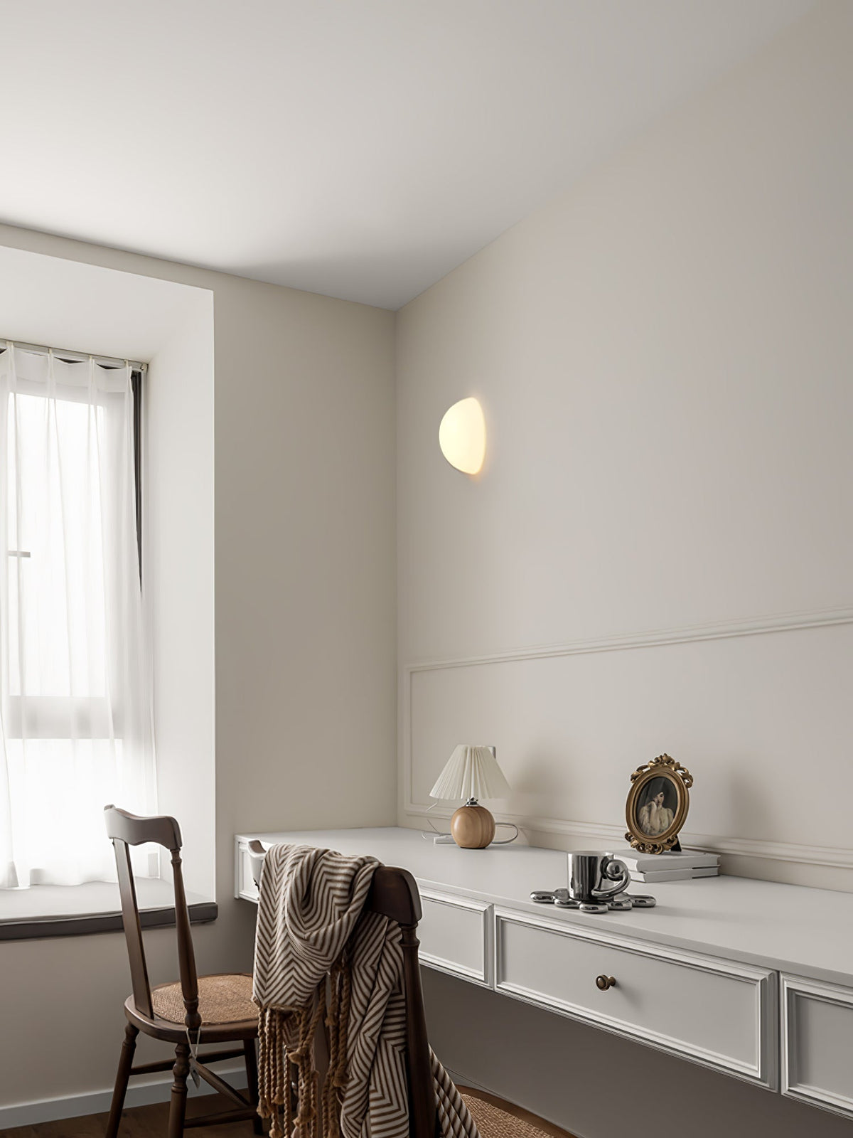 Vesilis Modern Minimalist Glass Wall Lamp