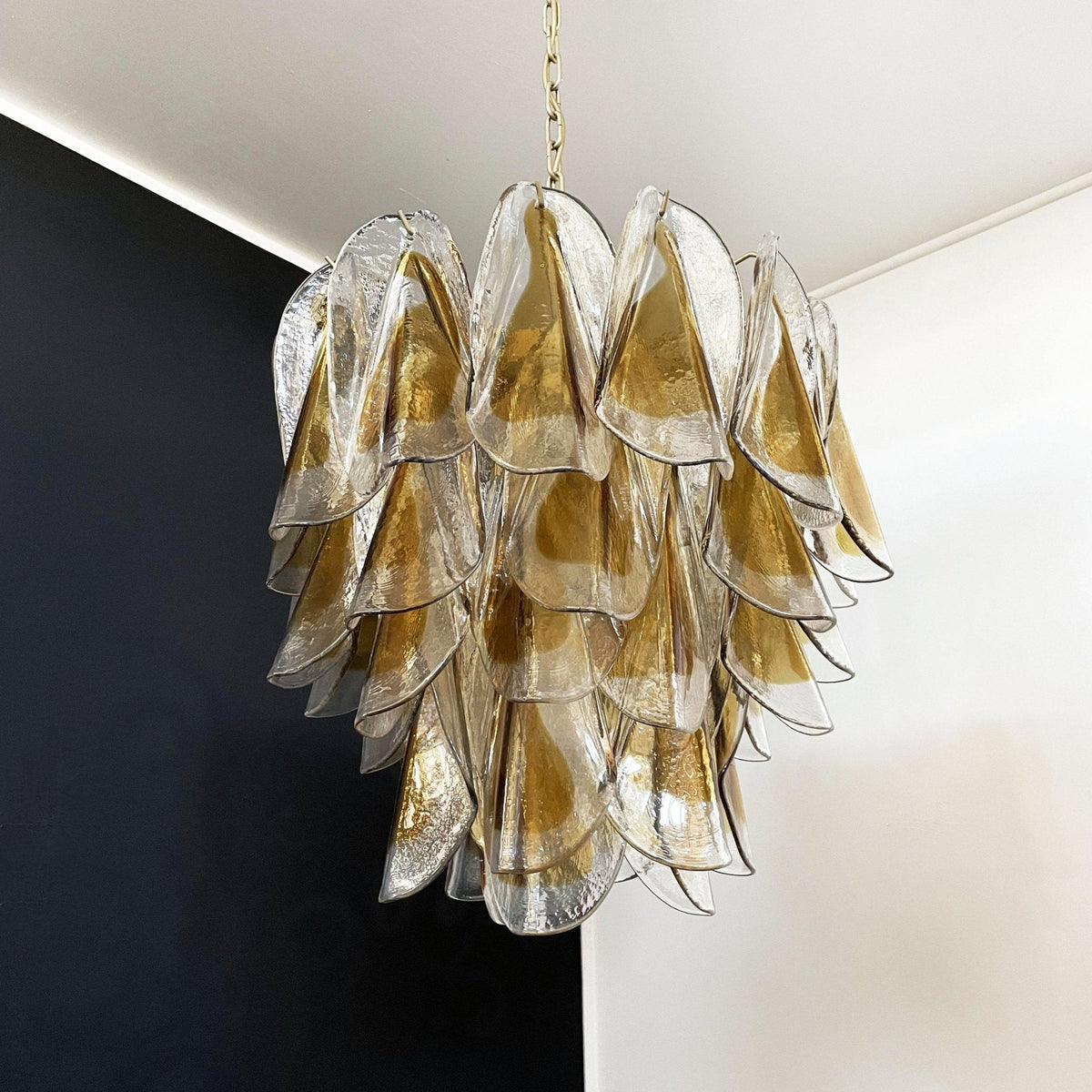 Vild Chandelier Isabella Gold Petal Layered