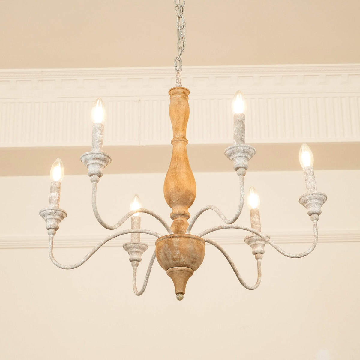 Eurloryra Chandelier