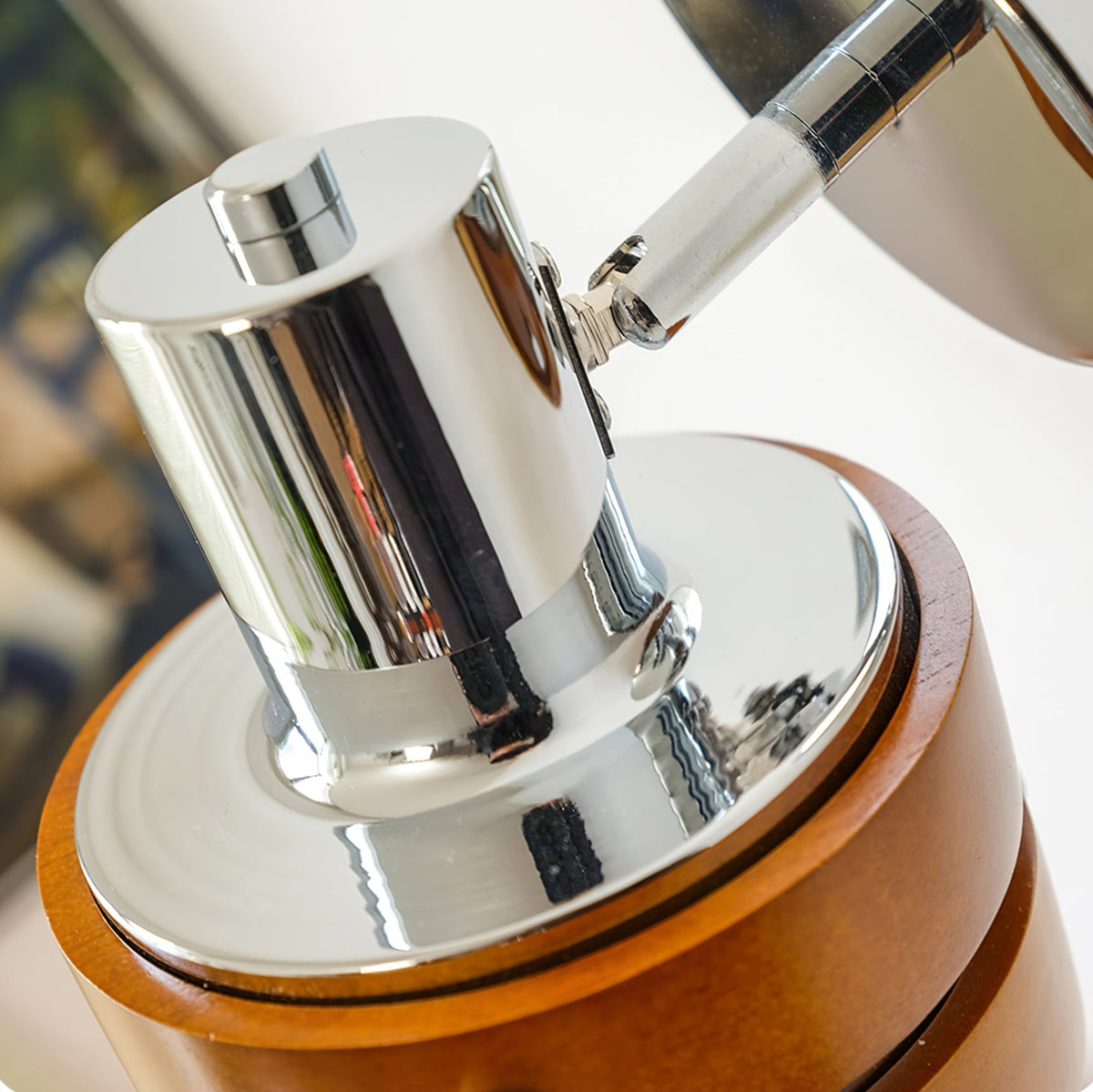 Avenor Premium Nordic Art Walnut Wall Lamp