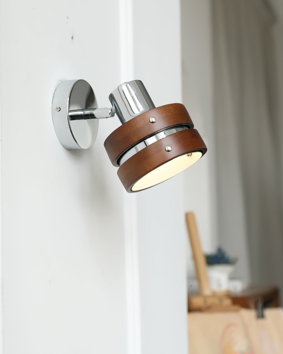 Avenor Premium Nordic Art Walnut Wall Lamp