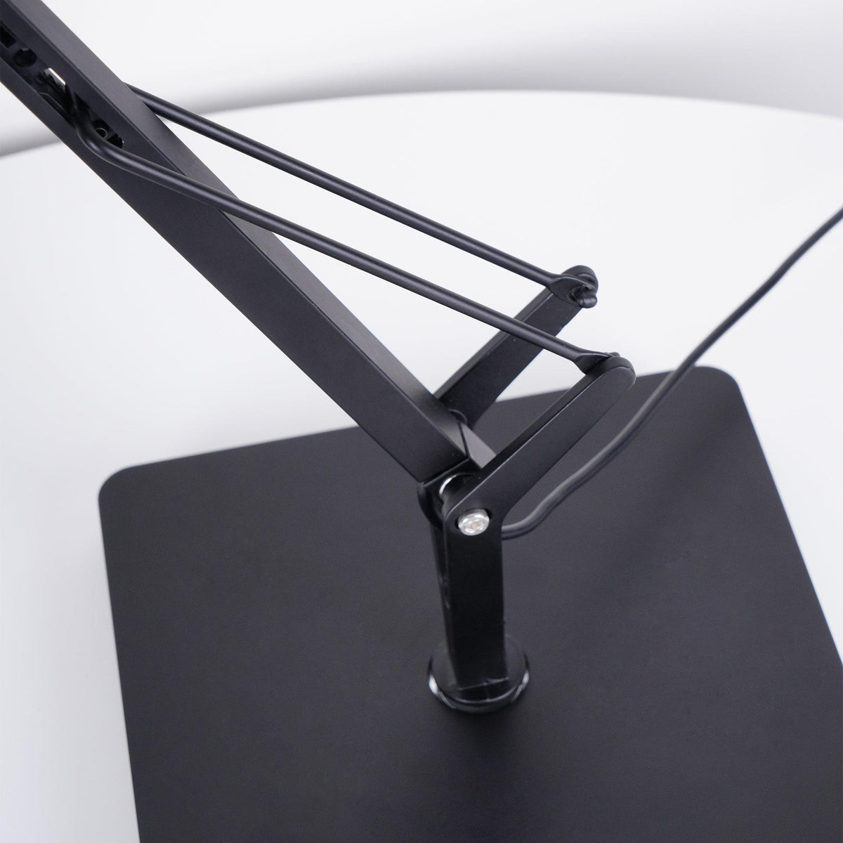 Tevenu Aluminum Industrial Table Lamp