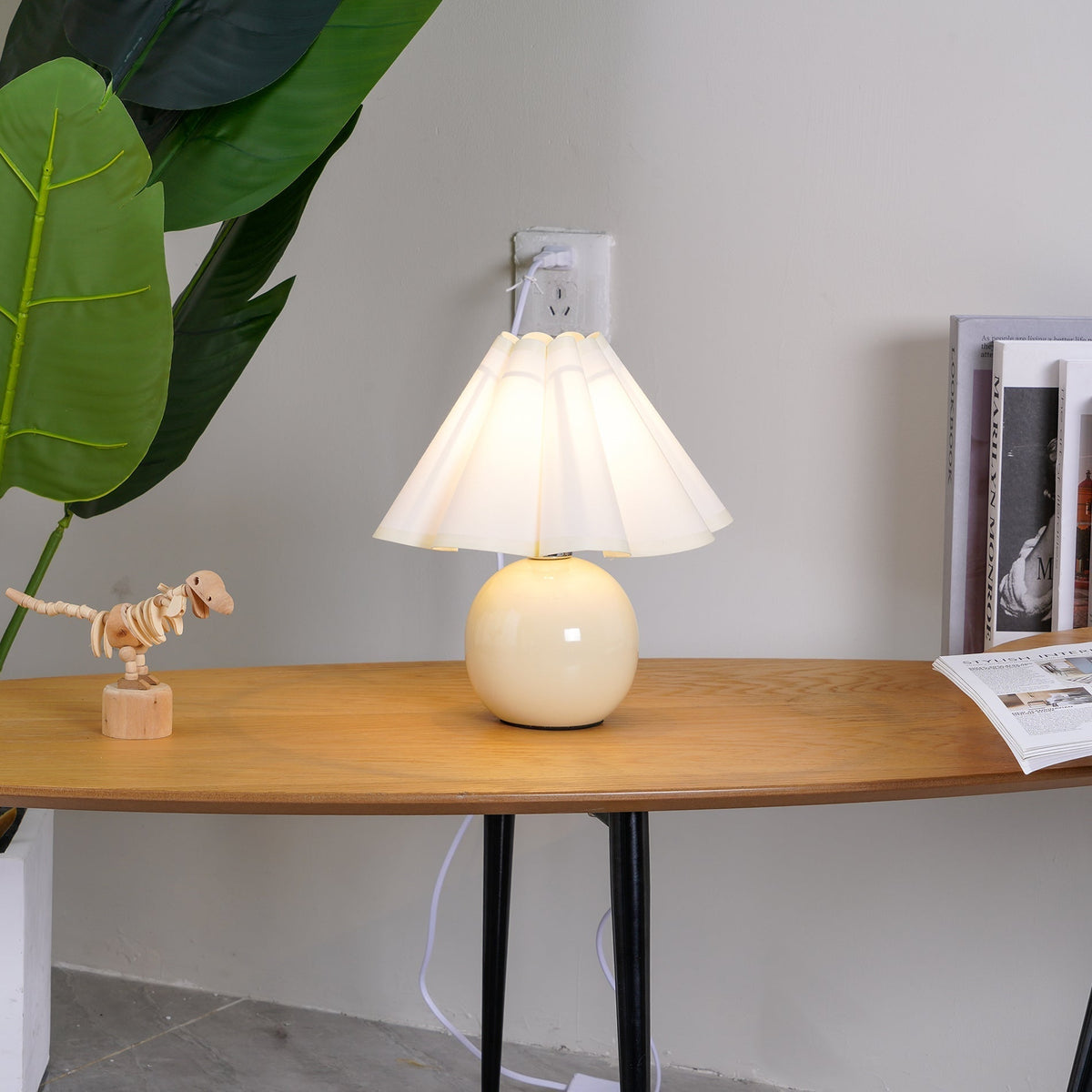 Nirixon Fabric Whimsical Table Lamp
