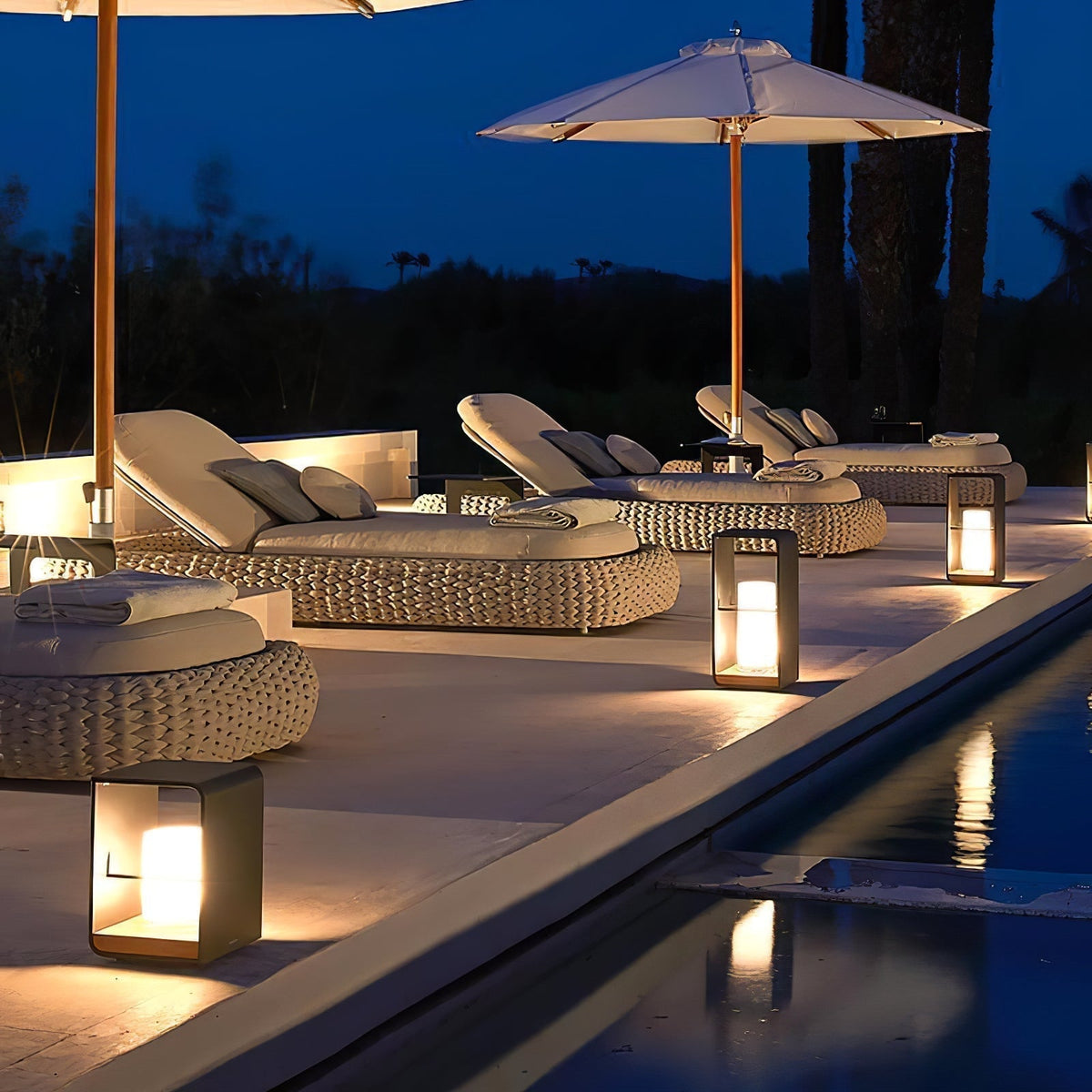 Reninian Minimalist Outdoor Light