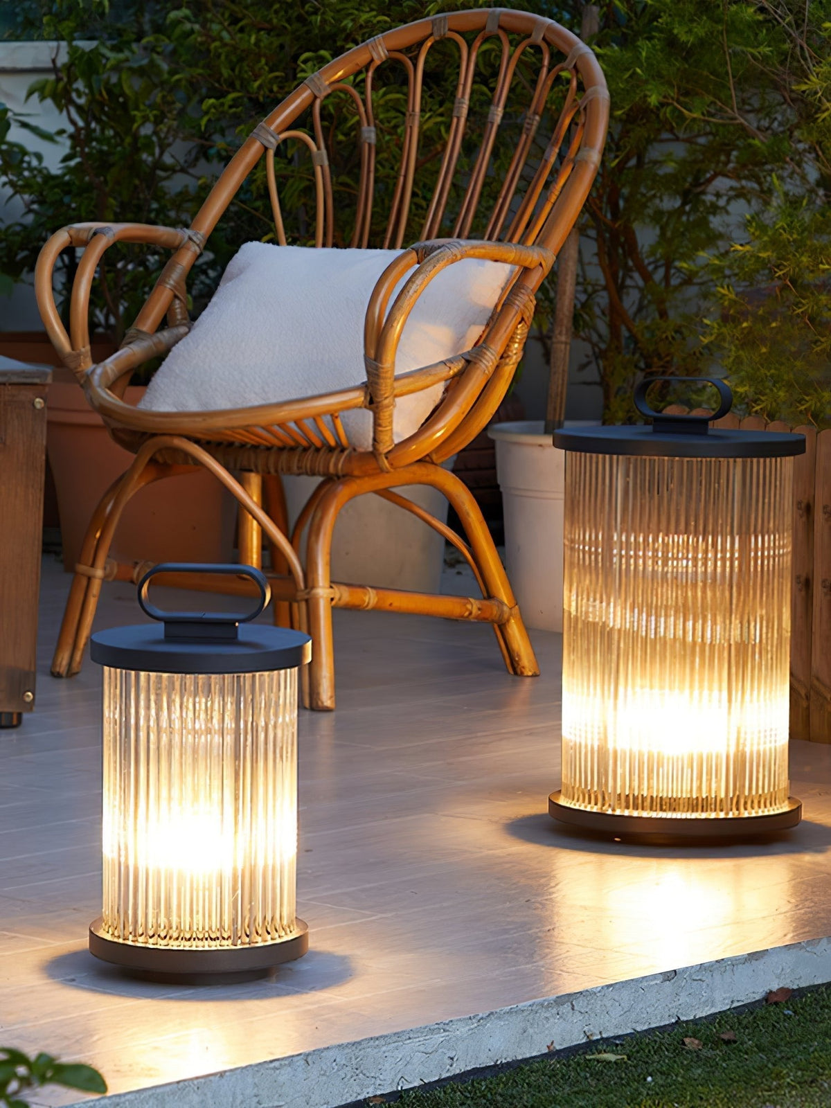 Niri Steel Acrylic Minimalist Floor Lamp