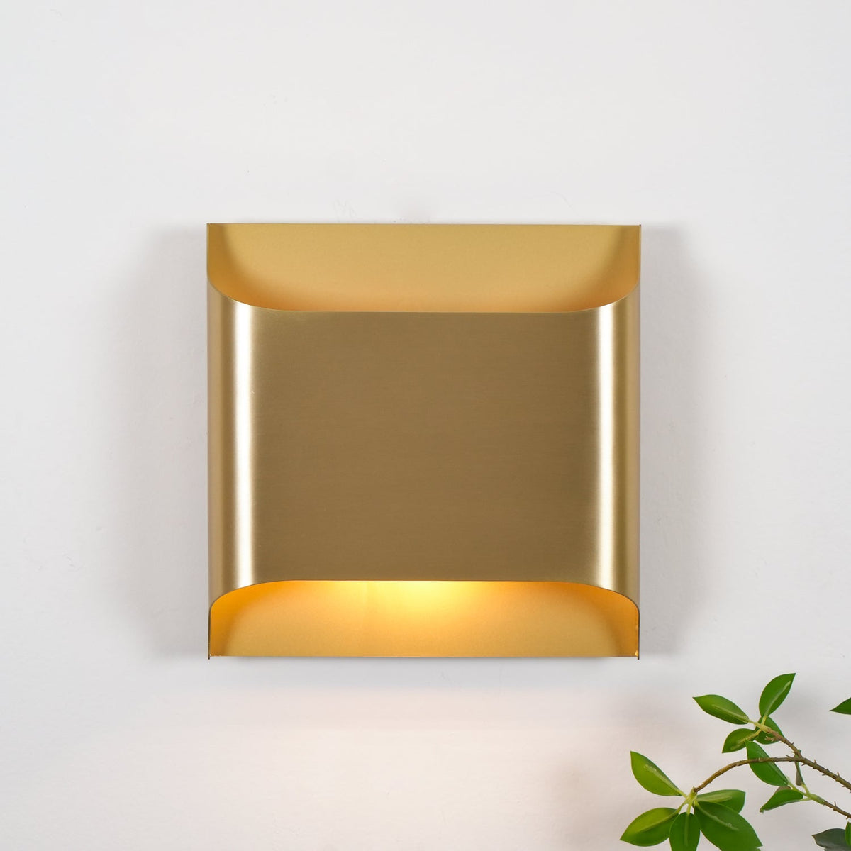 Hardy Nordic Art Brass Wall Lamp