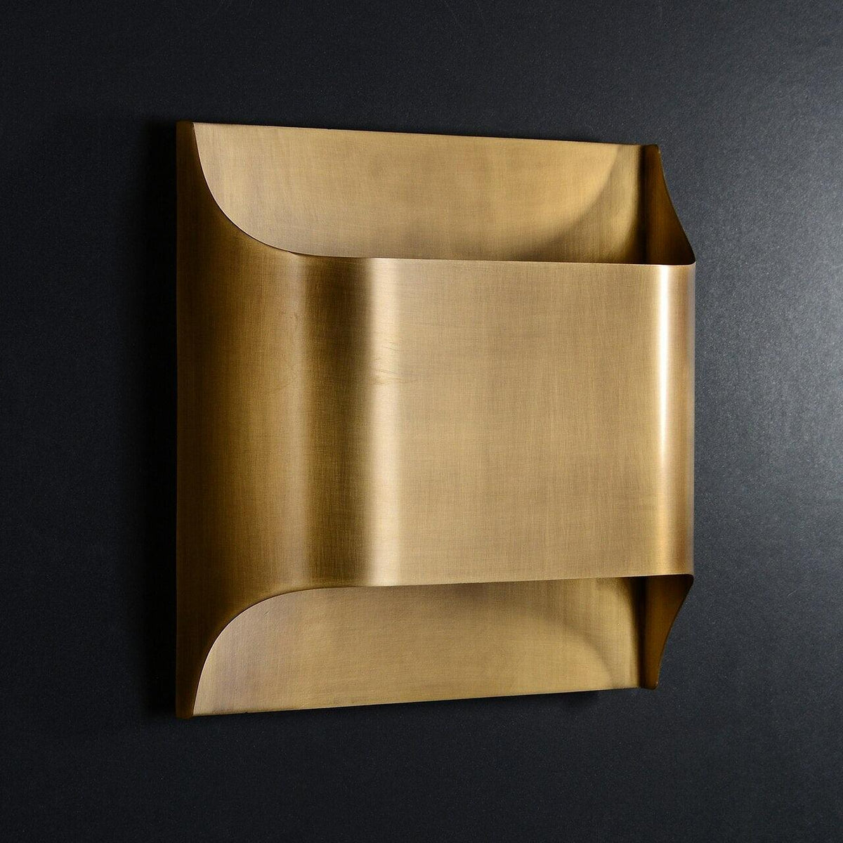 Hardy Nordic Art Brass Wall Lamp