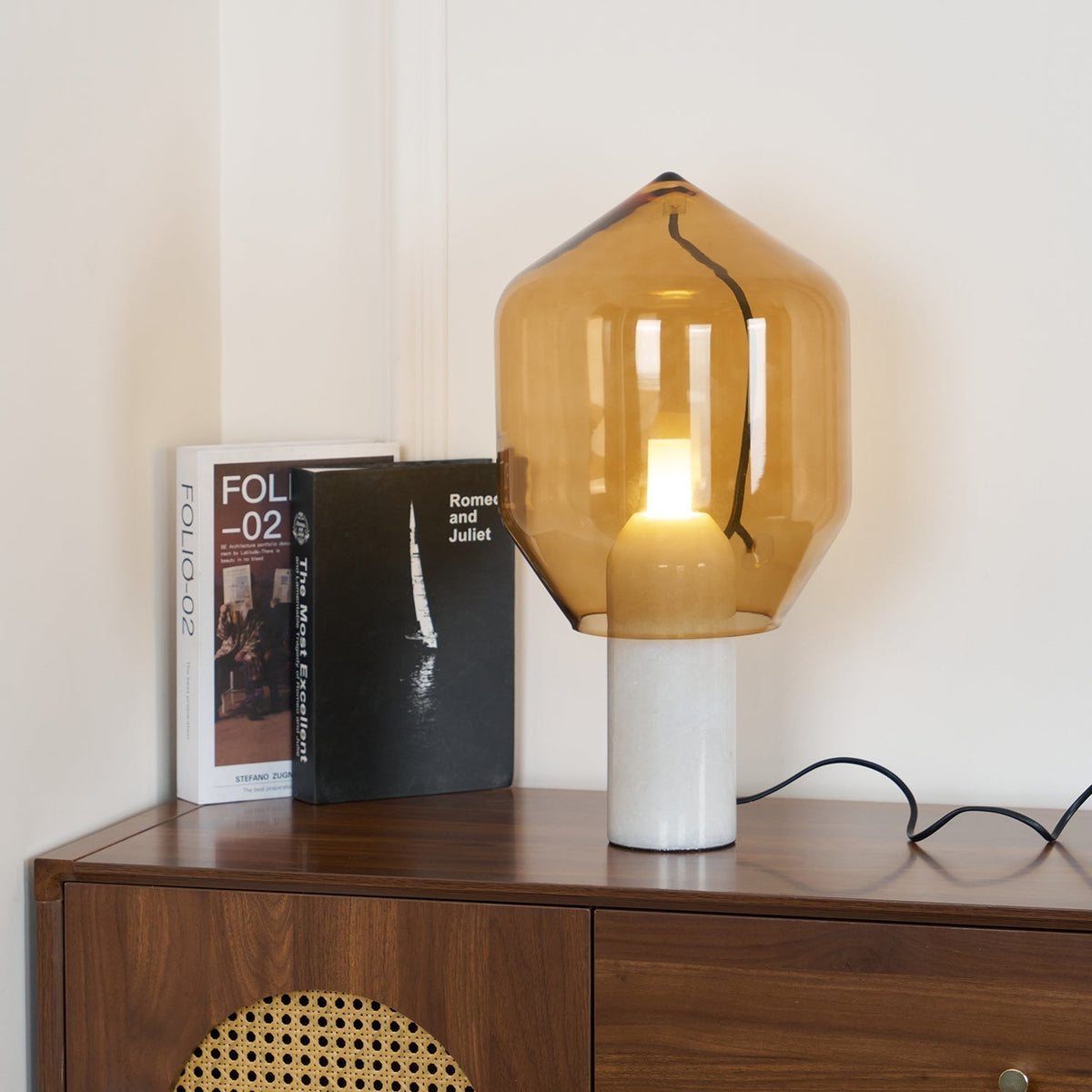 Vihls Modern Marble Table Lamp