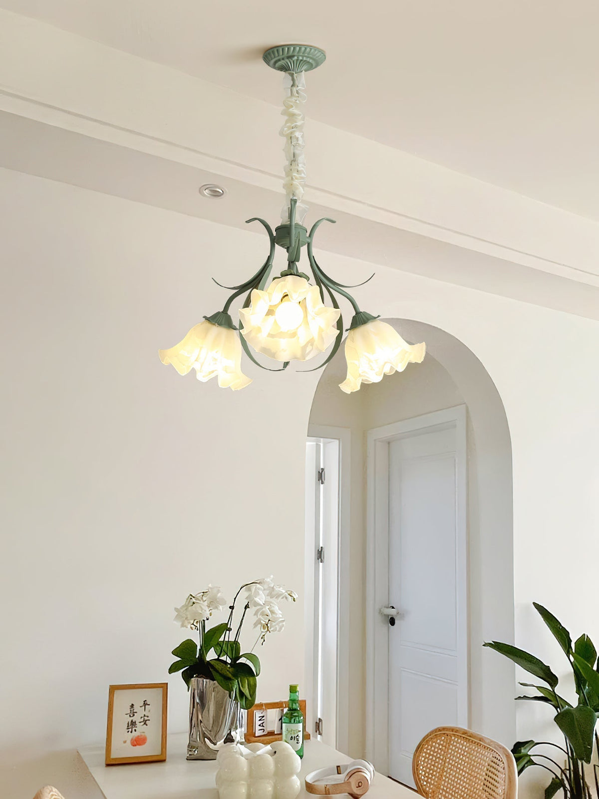 Evren Chandelier Flower with Petals and Leaves
