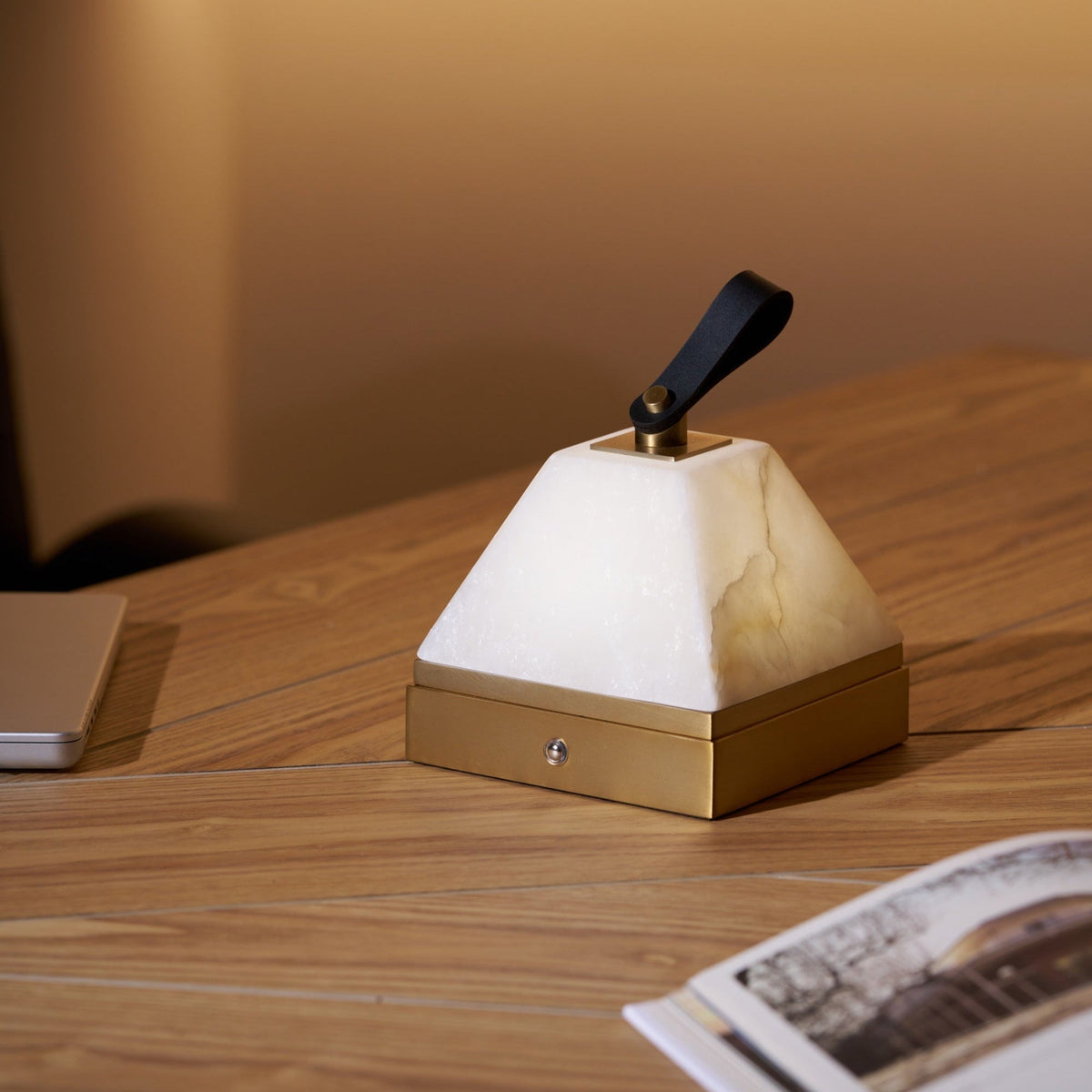 Pyramidale Alabaster Table Lamp with Leather Handle