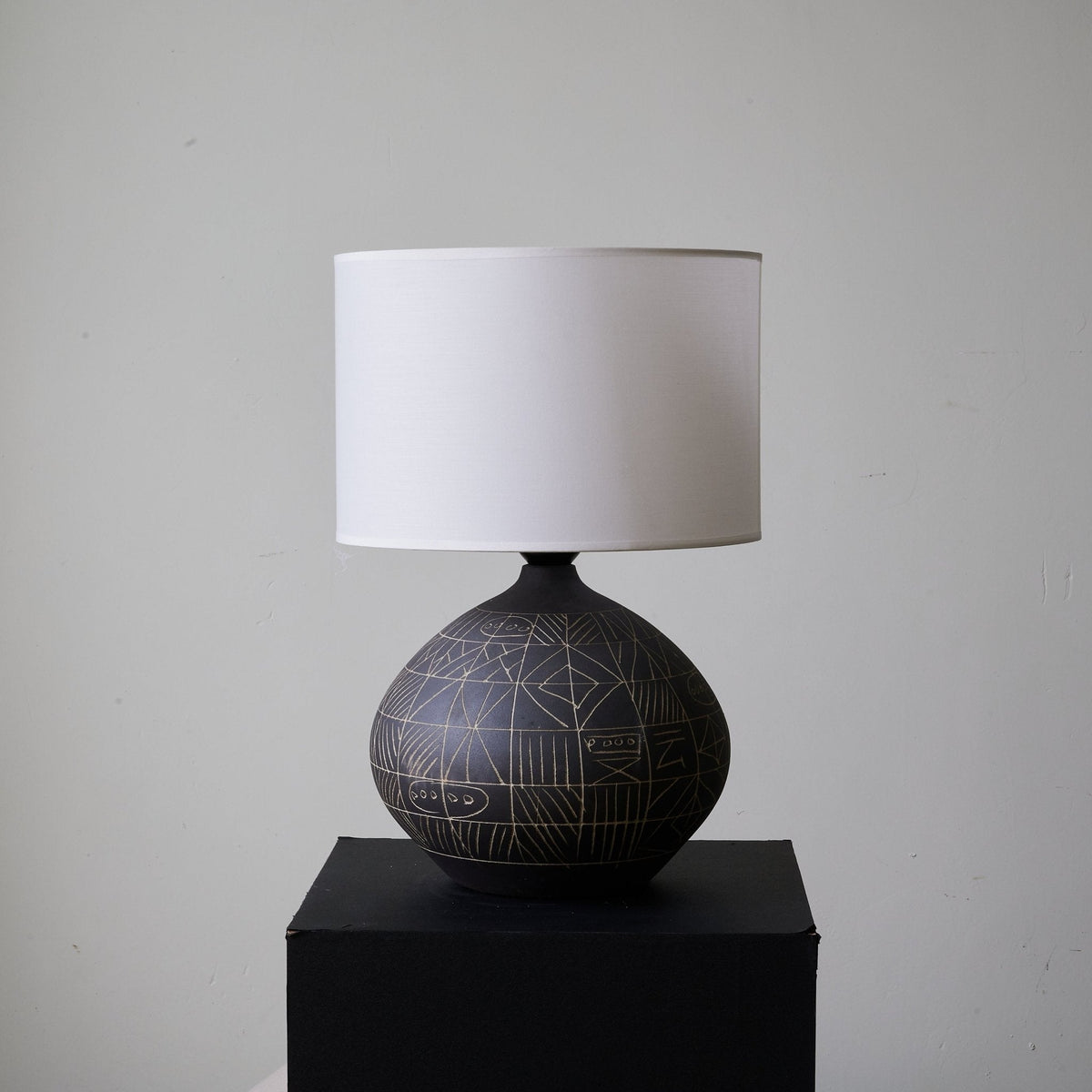 Alex Minimalist Table Lamp