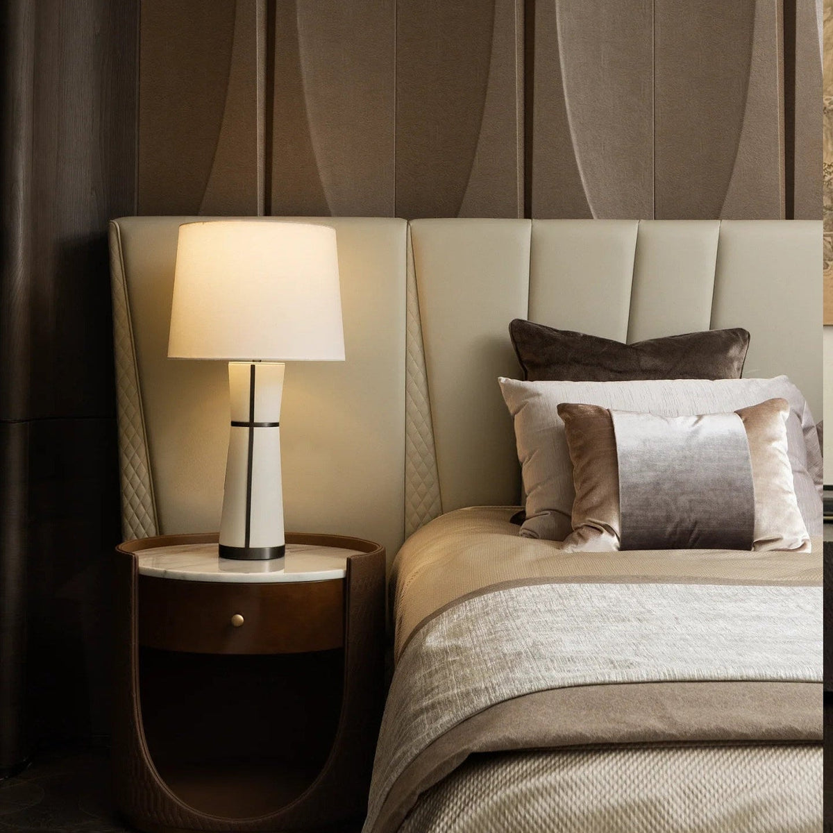 Mireria Leather Table Lamp