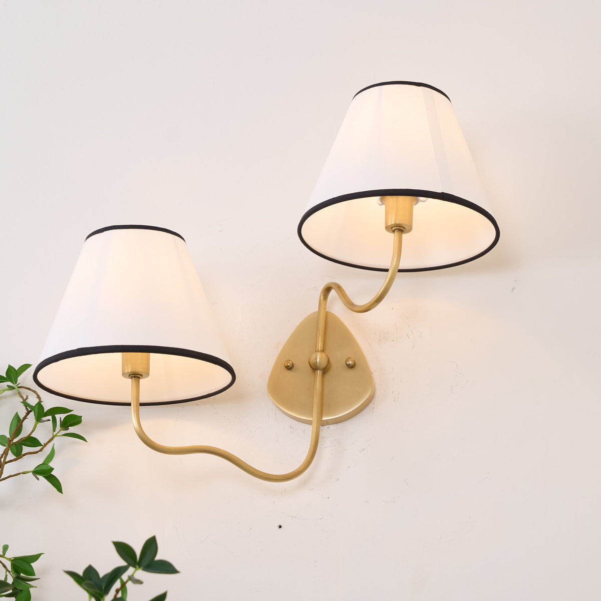 Selirora Wall Lamp