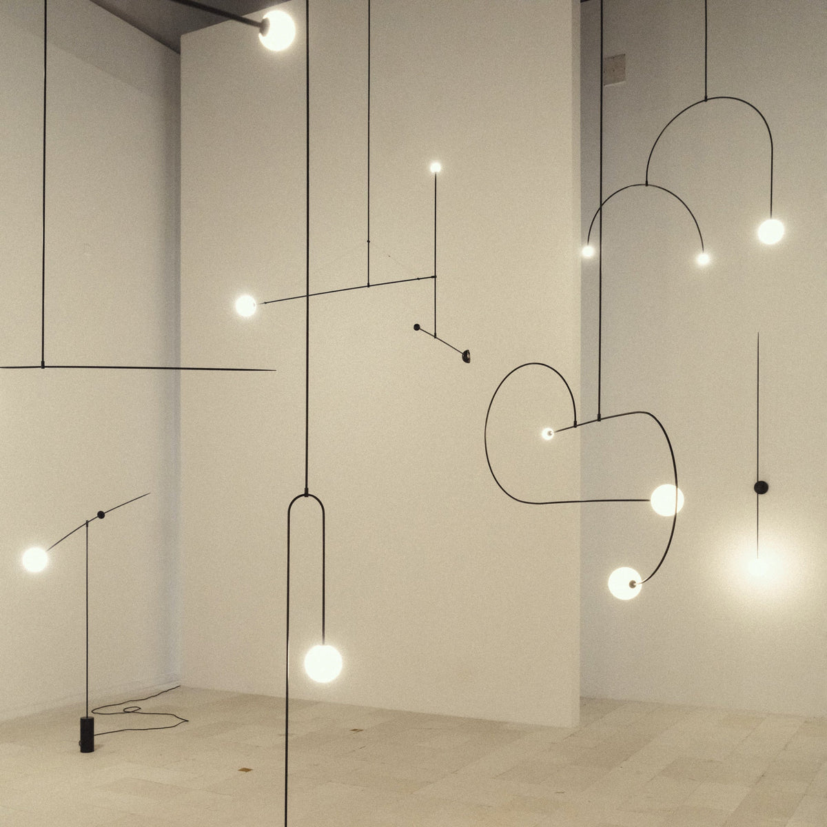 Viraiseon Chandelier Mobile Black Minimalist