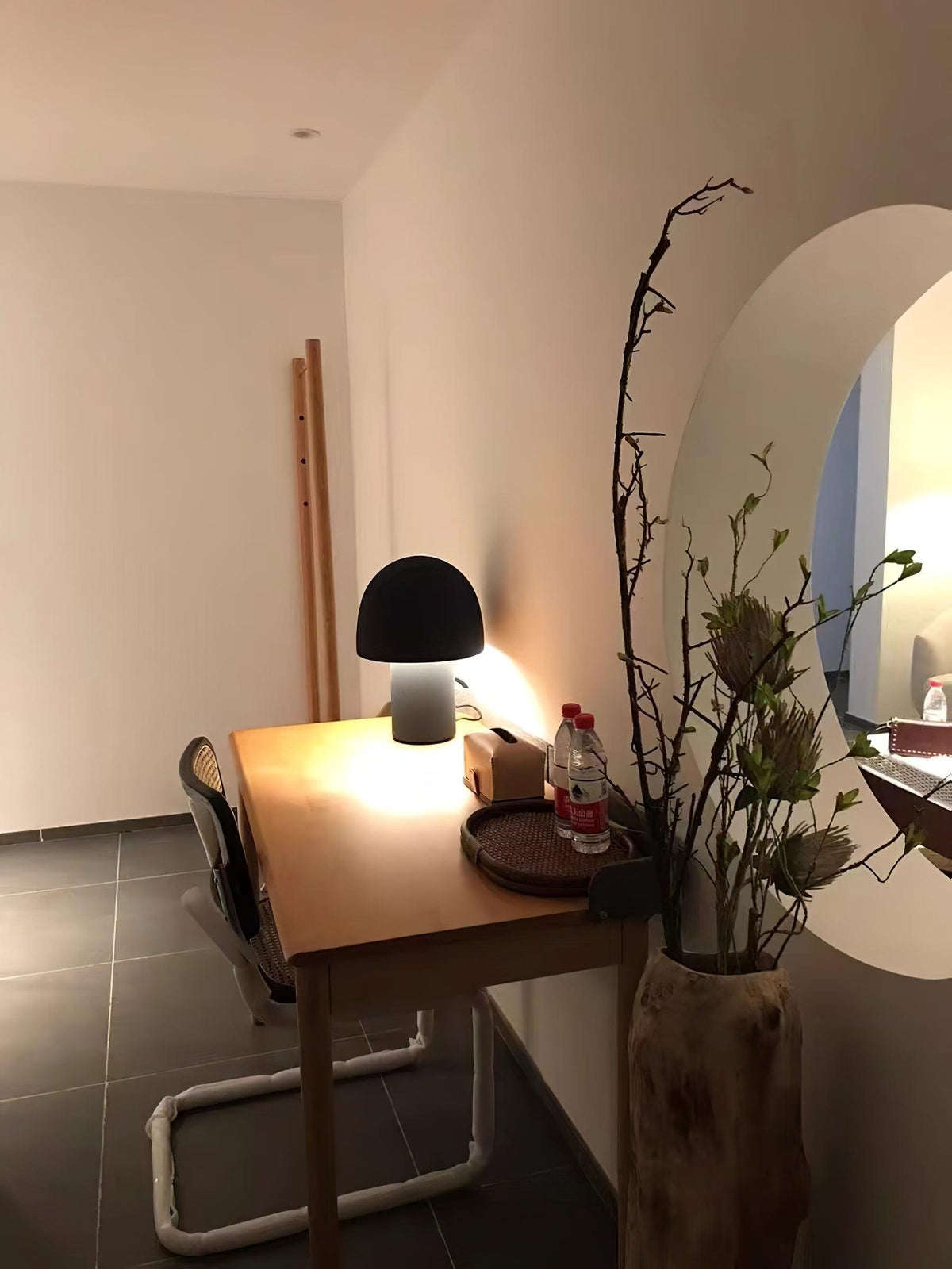 Urathen Retro Table Lamp