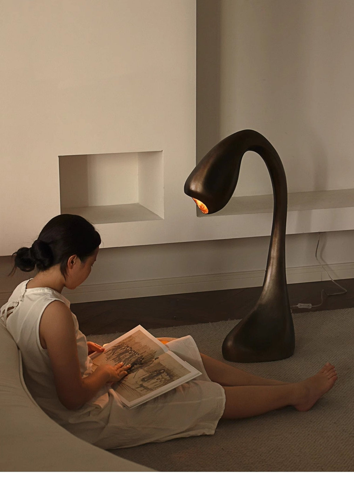 Kyns Sculptural Table Lamp