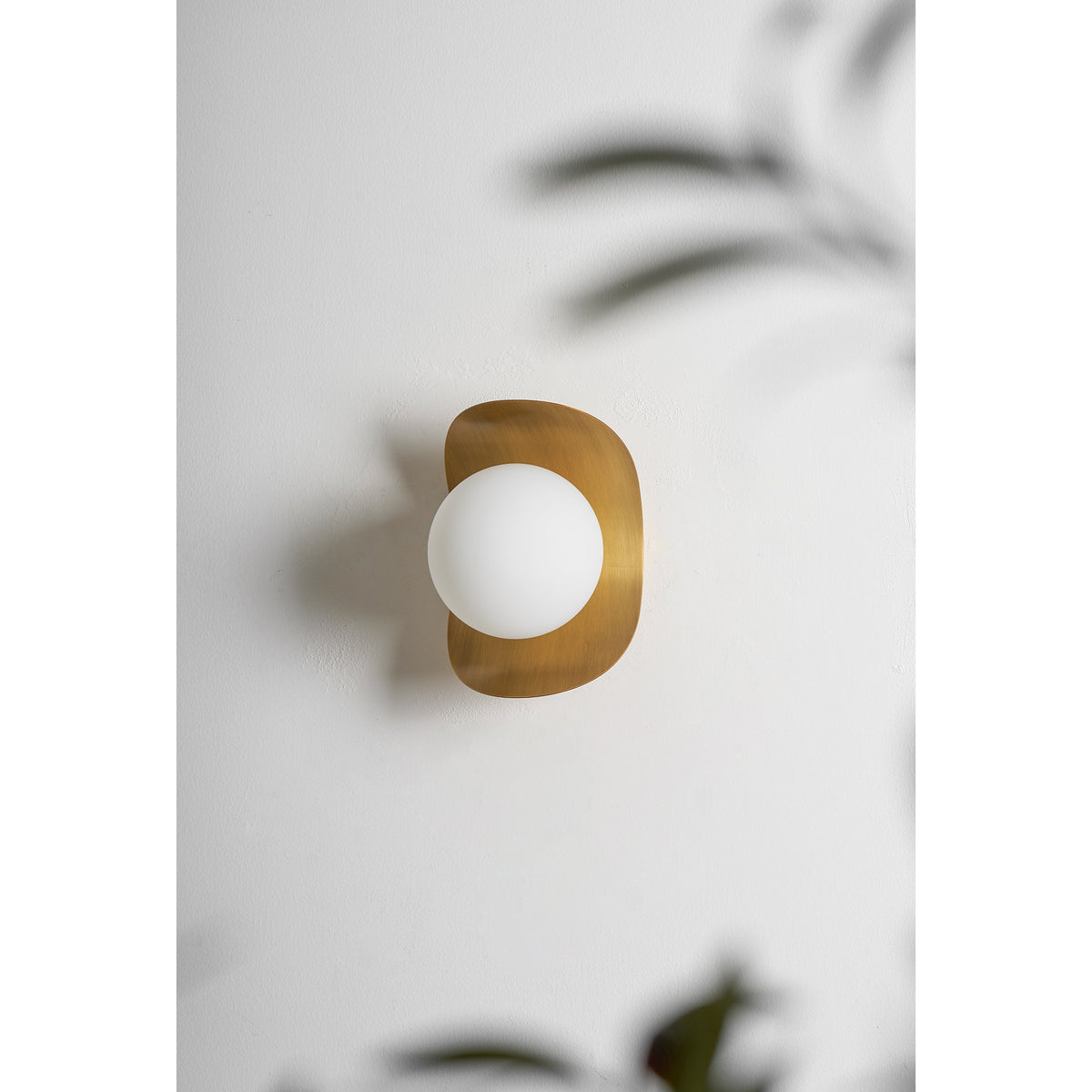 Nozen Brass Indoor Wall Light