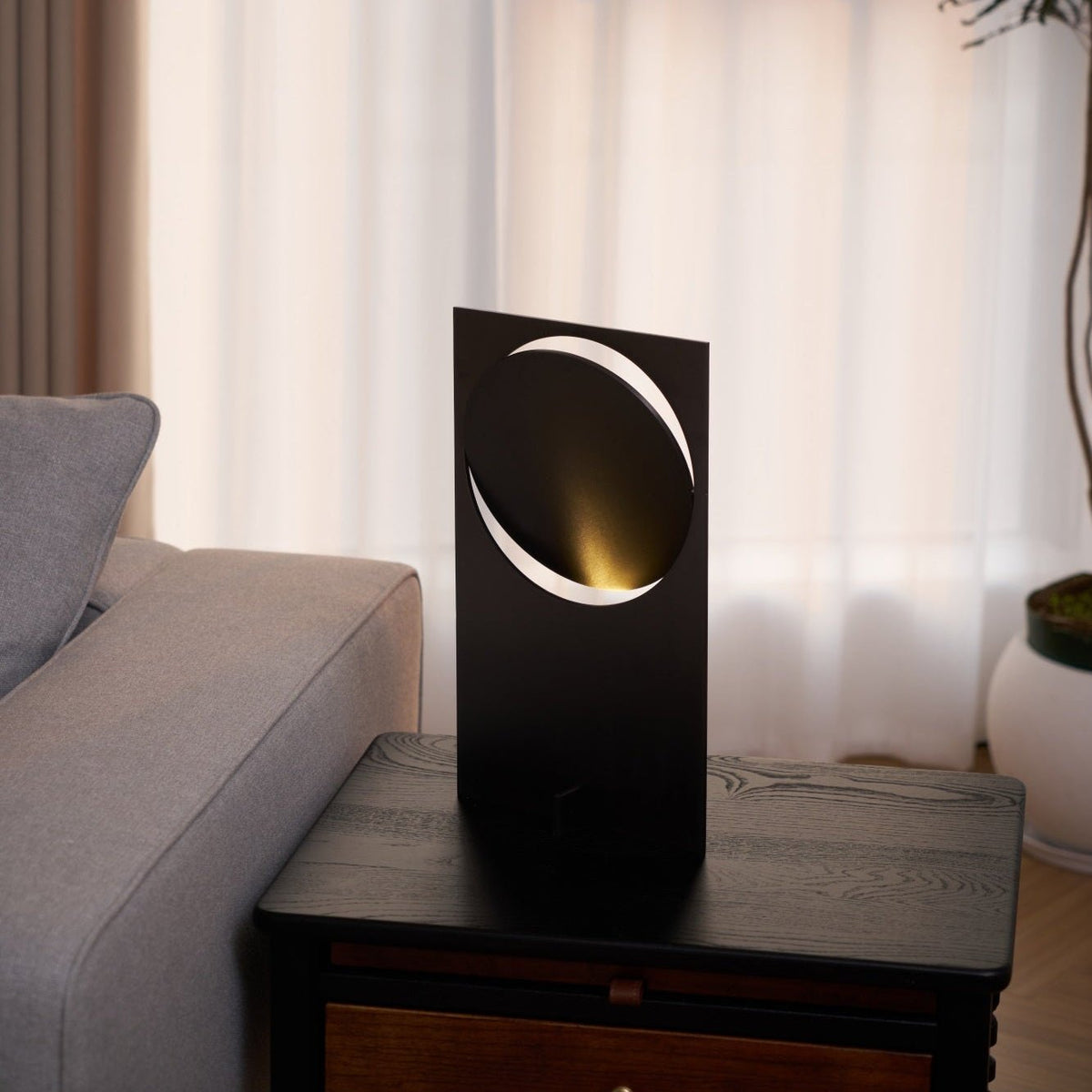 Terieriella Rotating Disc Table Lamp