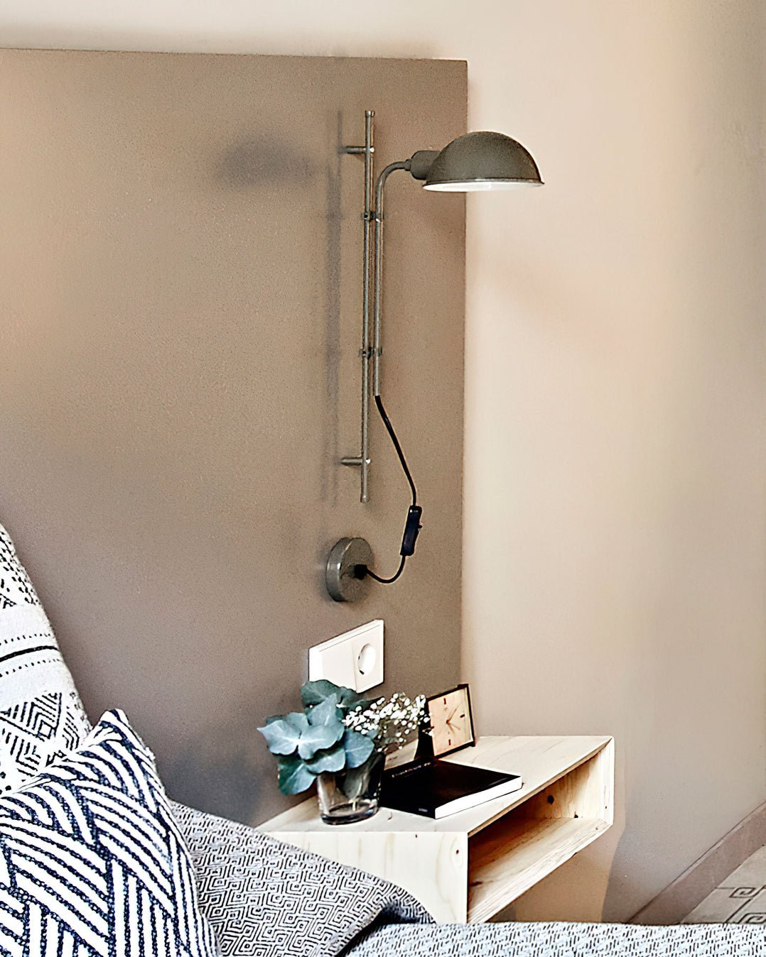 Evynor Premium Nordic Art Wall Lamp