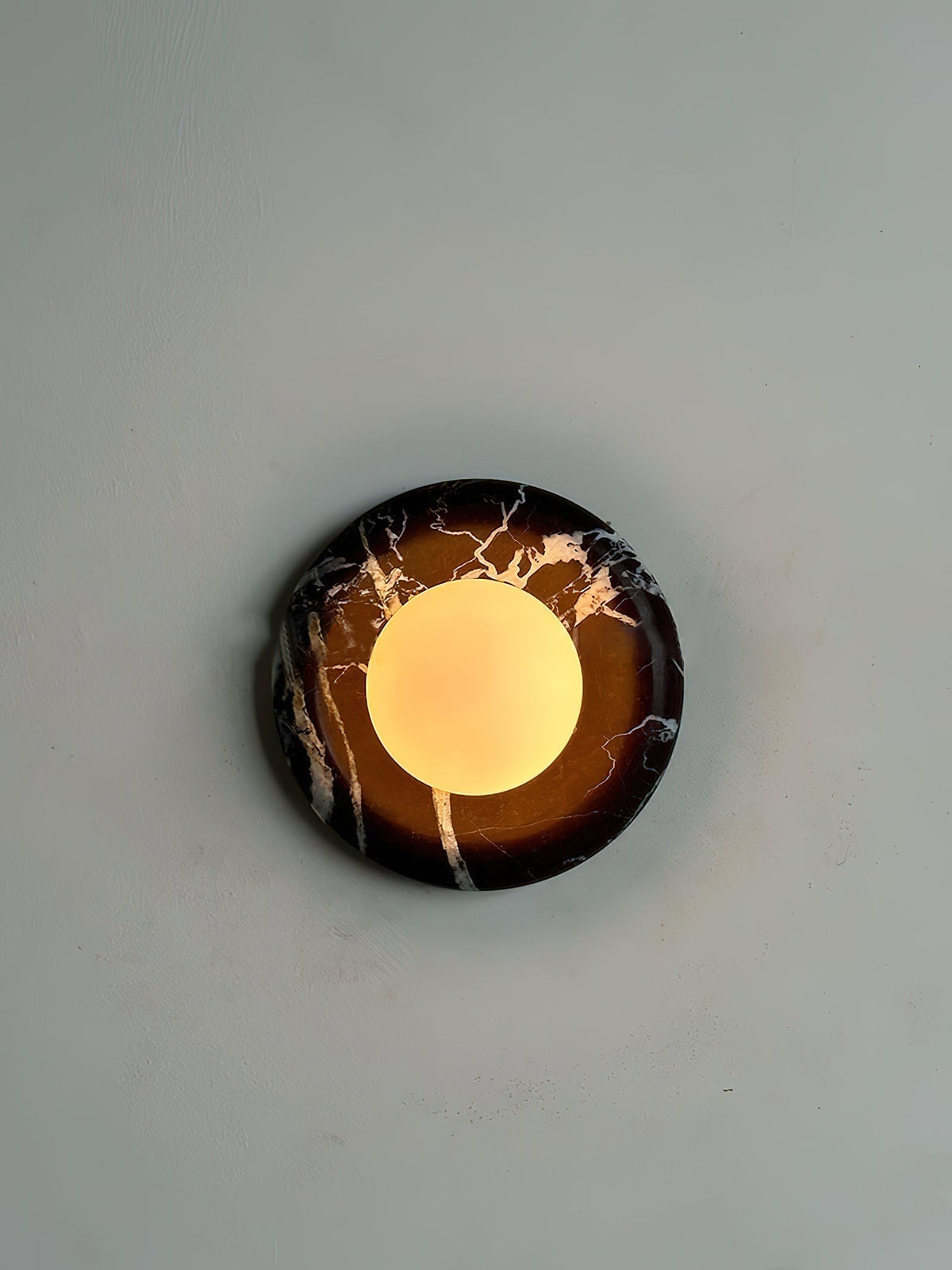 Uzorionis Wall Lamp