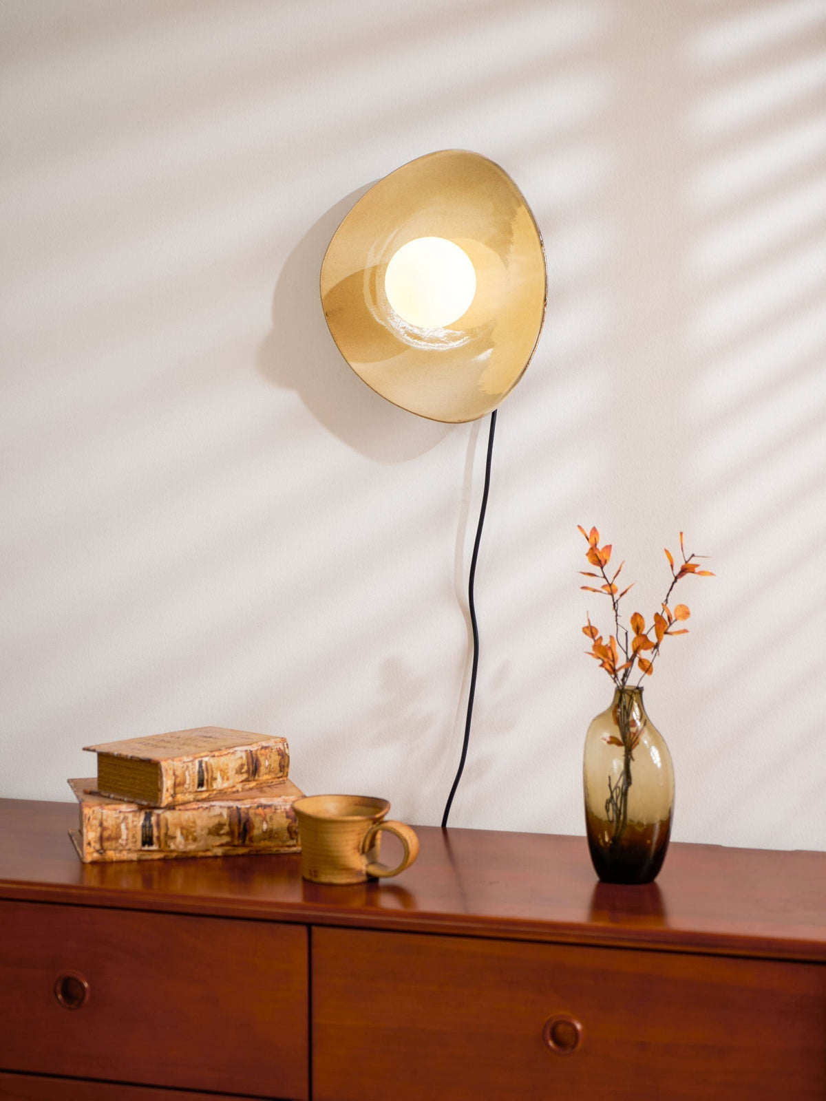 Lioruiella Pebble Disc Plug-in Ceramics Glass Wall Light