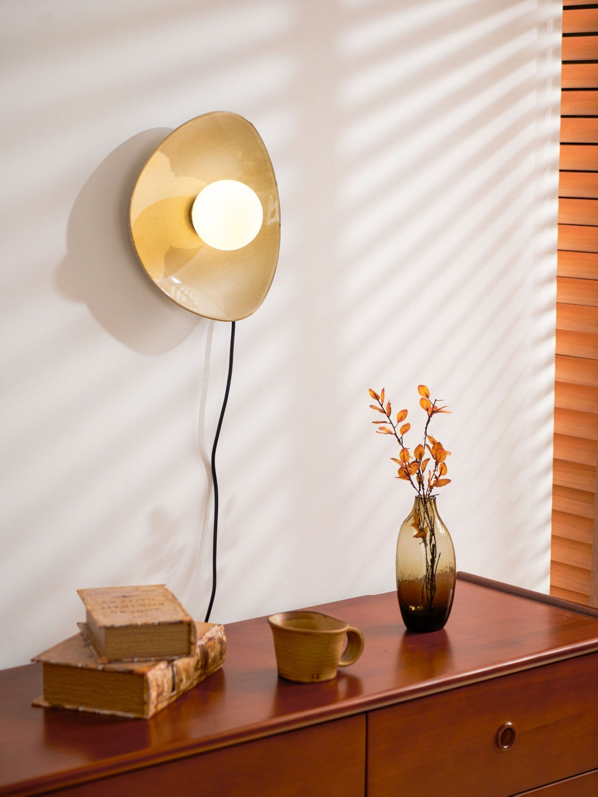 Lioruiella Pebble Disc Plug-in Ceramics Glass Wall Light