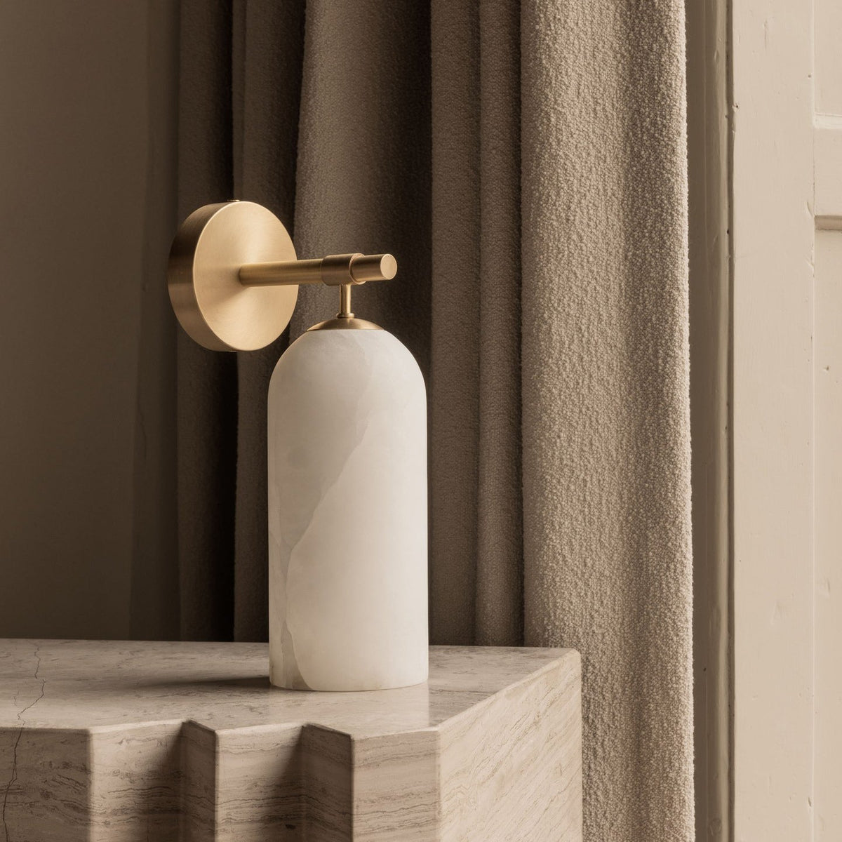 Zowen Pillar Alabaster Indoor Wall Light