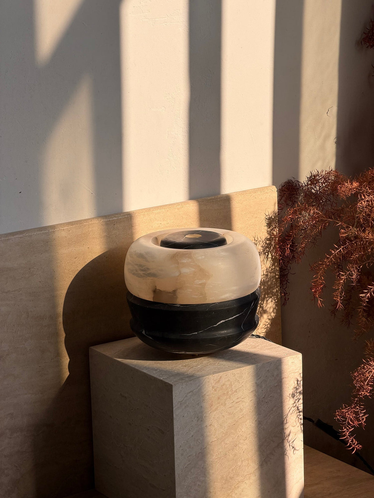 Soriviella Table Lamp