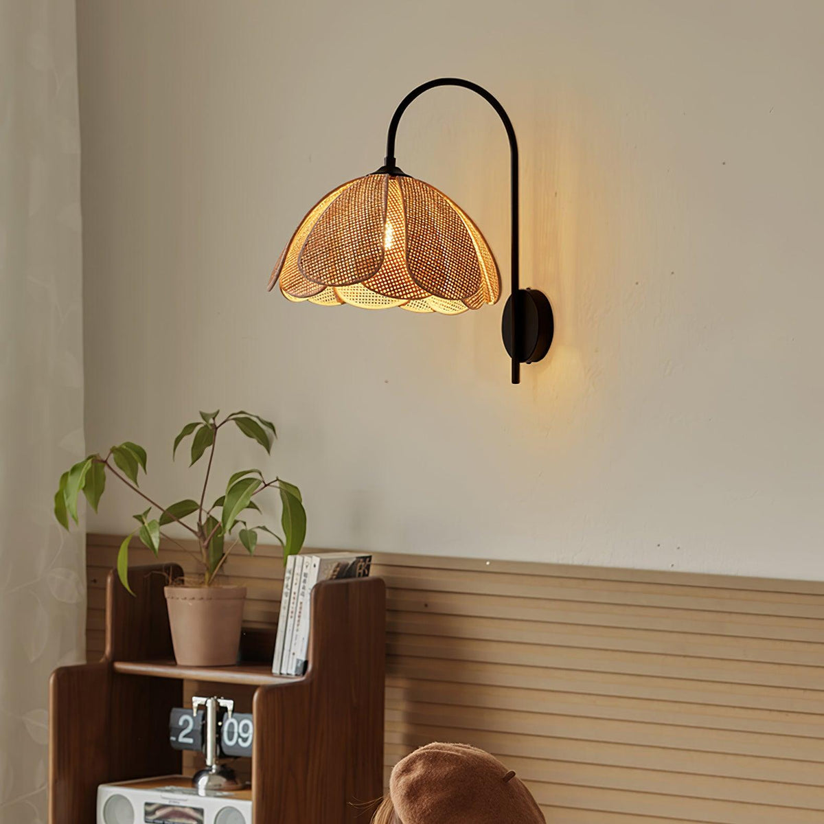 Zevelia Elegance Natural Petal Rattan Wall Lamp