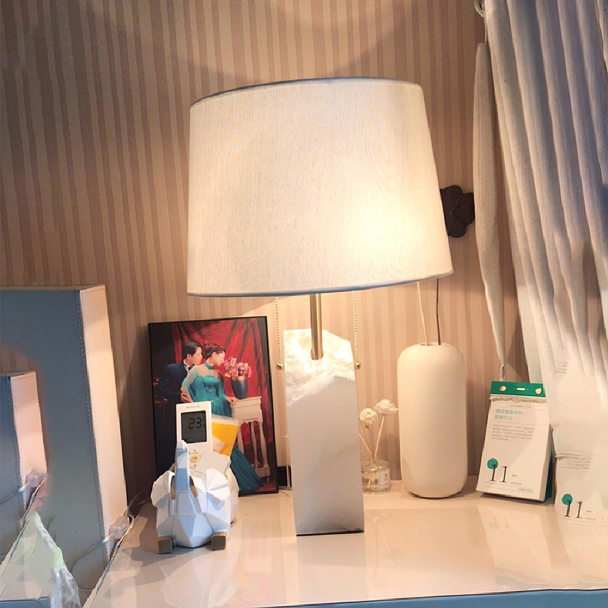 Gaveth Minimalist Alabaster Table Lamp