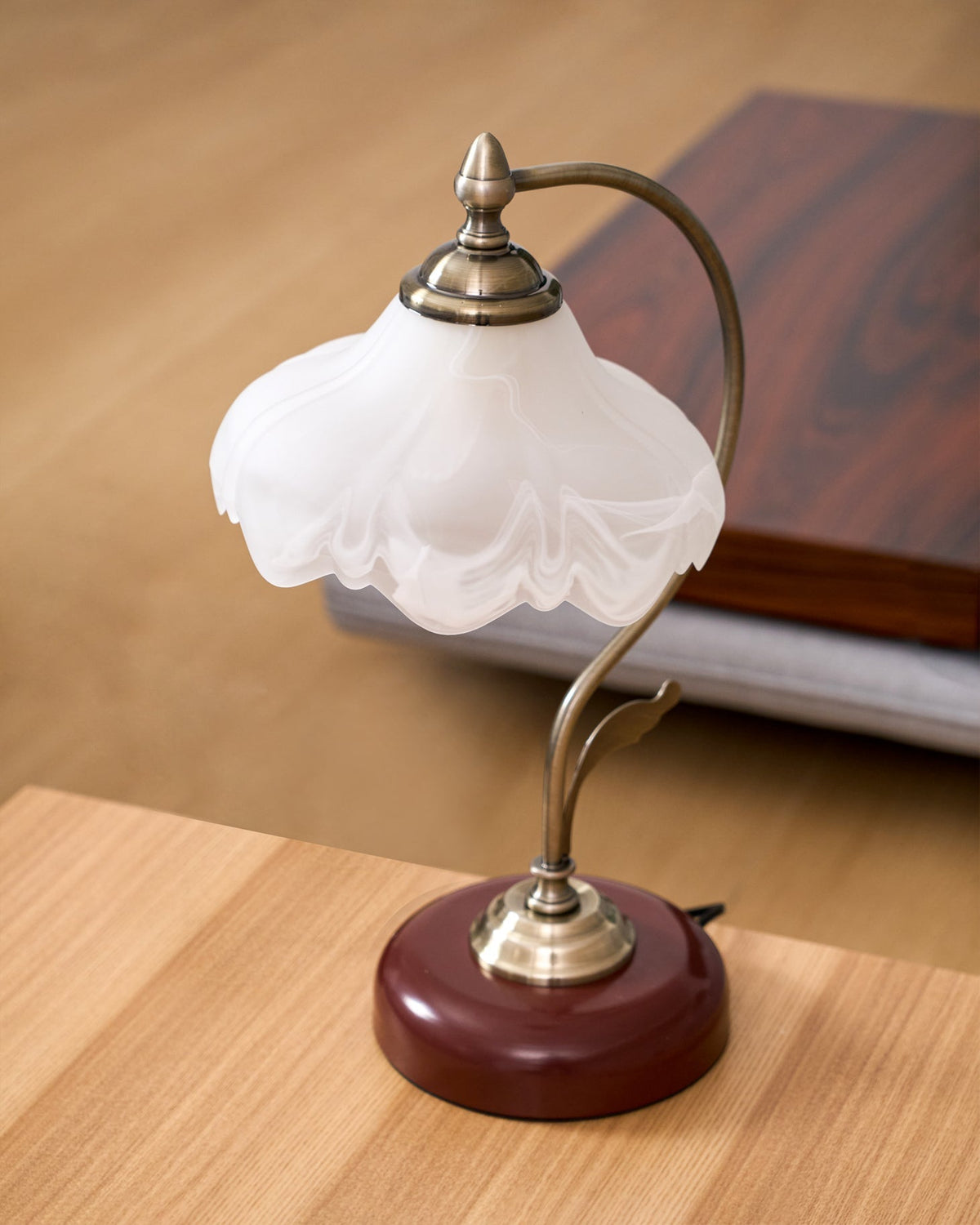 Velivise Retro Flower Table Lamp