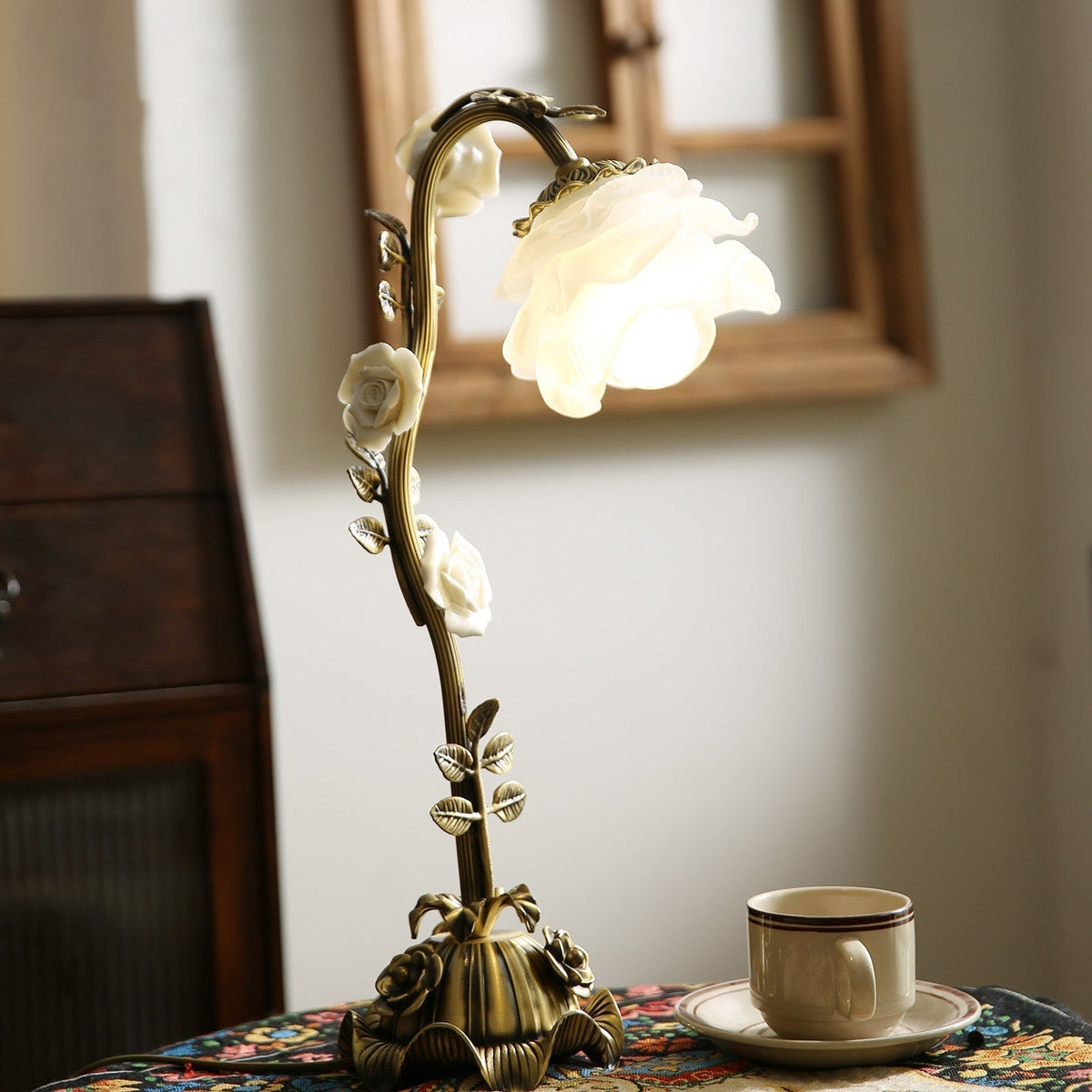 Liorarena Floral Table Lamp