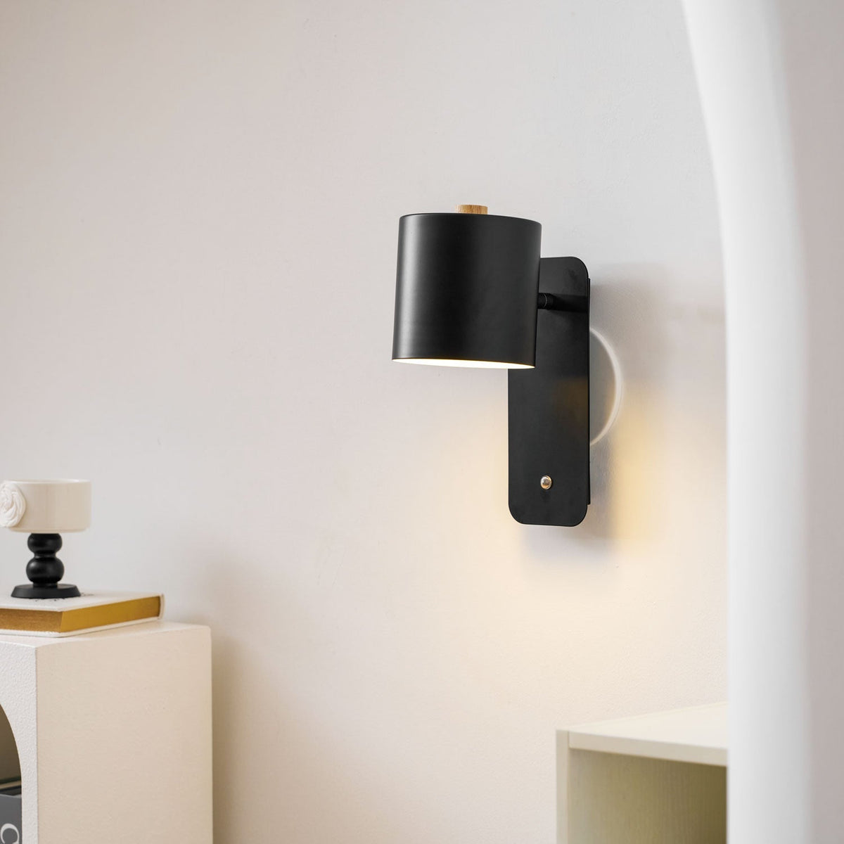 Yebel Rotatable Cylinder Rechargeable Indoor Wall Light