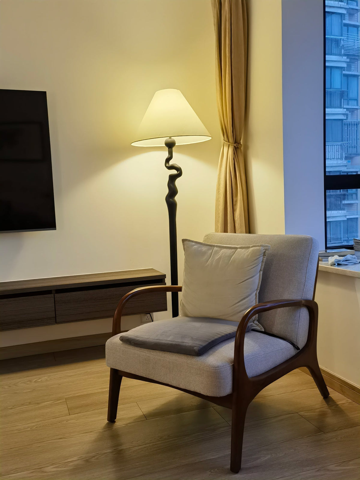 Avloril Artistic Wooden Floor Lamp