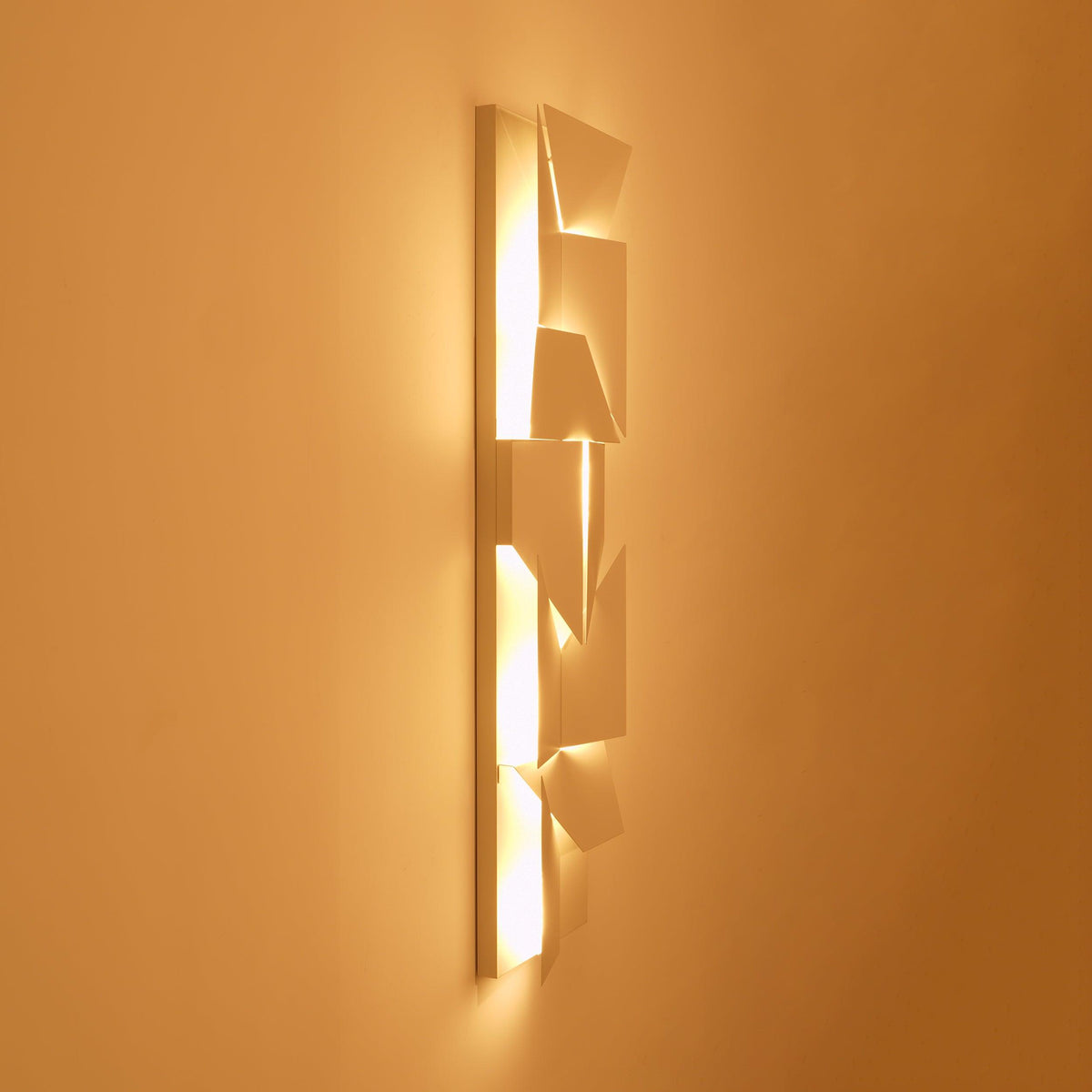 Arthaen Shadows Grand Sconce Wall lamp