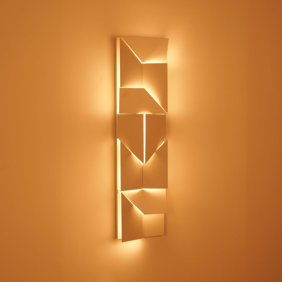 Deloza Shadows Rechargeable Grand Sconce Wall lamp