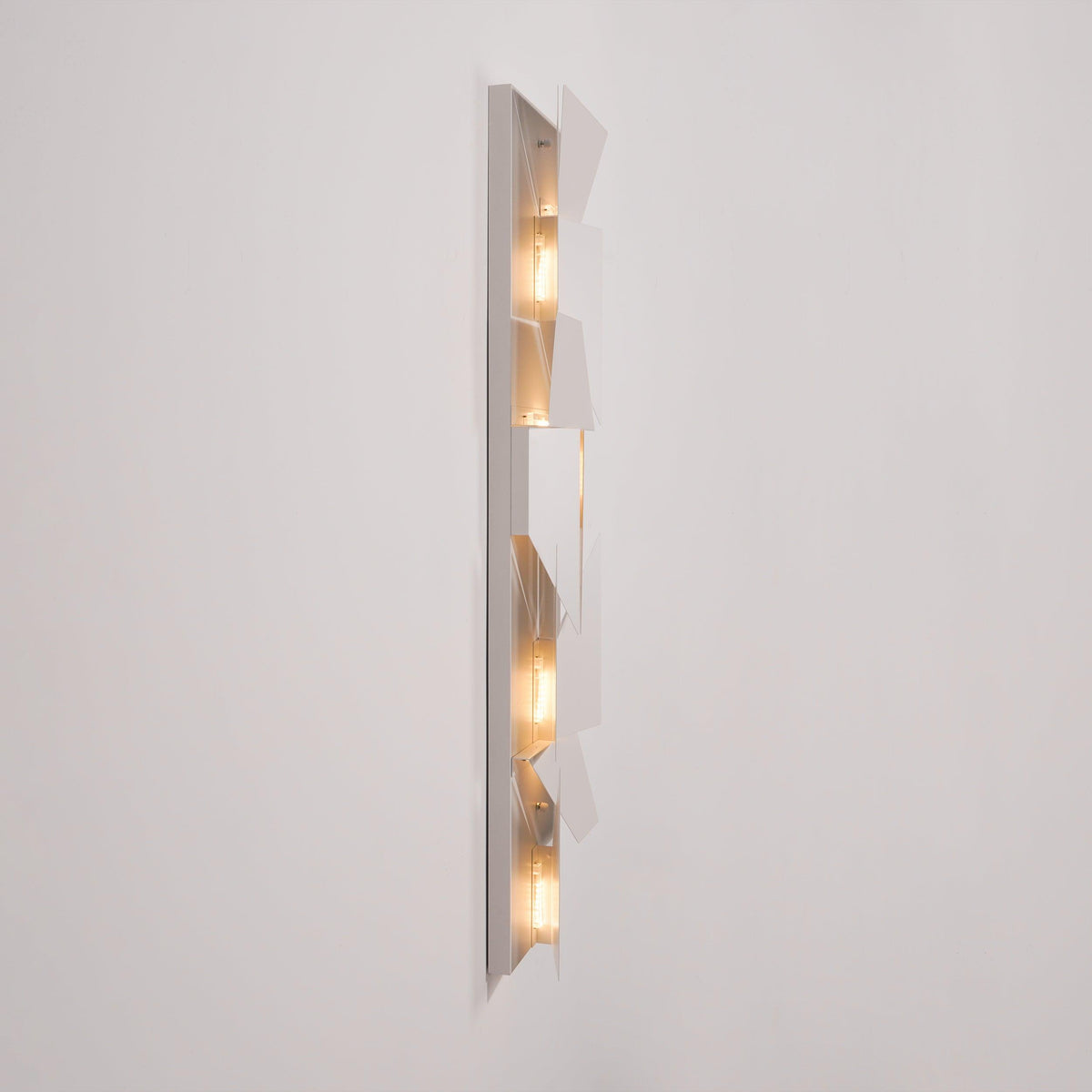 Deloza Shadows Rechargeable Grand Sconce Wall lamp