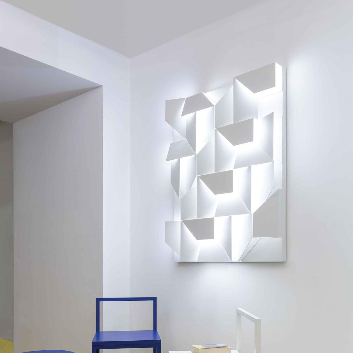 Arthaen Shadows Grand Sconce Wall lamp